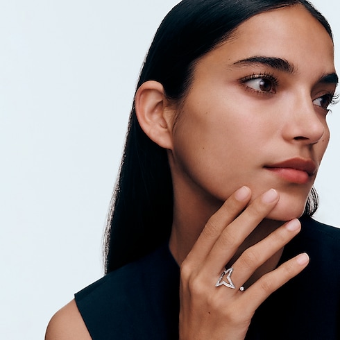 Anello aperto Ombre Blossom, oro bianco e diamanti Gioielli Categorie Anelli | LOUIS VUITTON (Zoom prodotto)