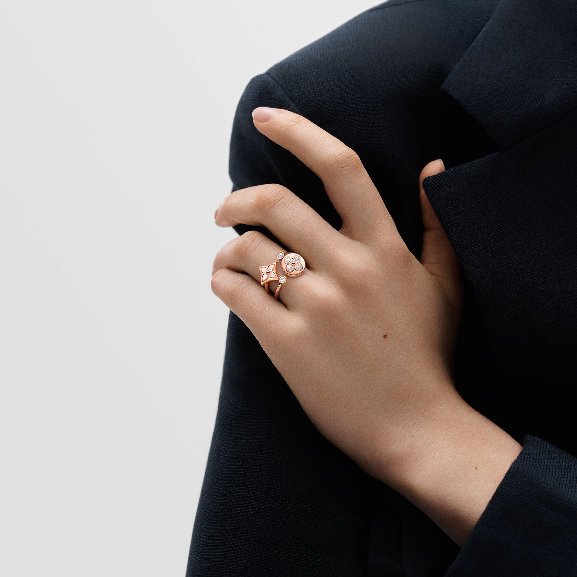 Anello Color Blossom Mini Star, oro rosa, madreperla rosa e diamante  Gioielli Categorie Tutta la Gioielleria | LOUIS VUITTON (Zoom prodotto)