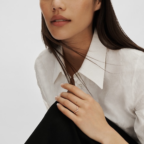 Anello con motivo a V LV Diamonds, oro rosa Gioielli Categorie Wedding Bands | LOUIS VUITTON (Zoom prodotto)