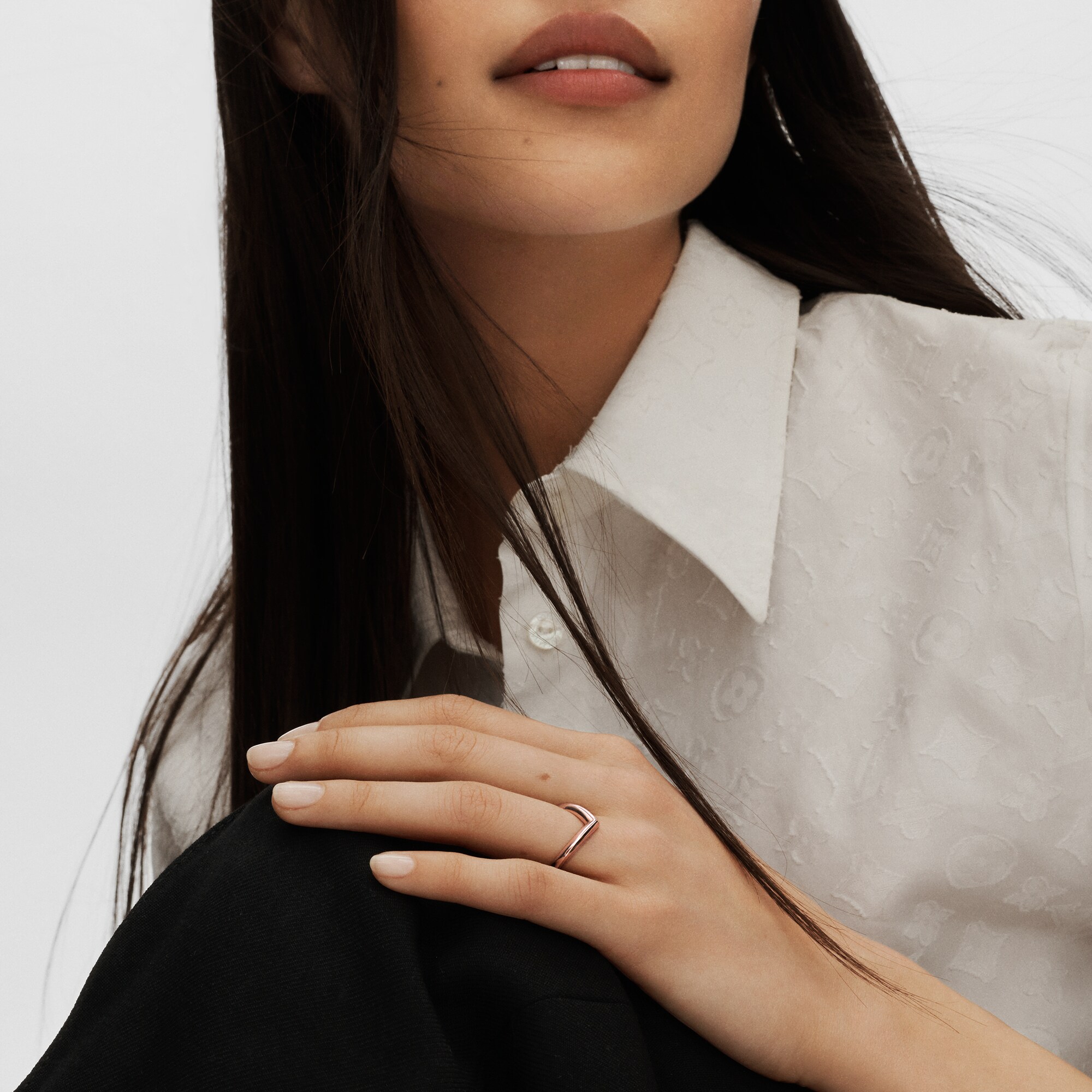 Anello con motivo a V LV Diamonds, oro rosa  Gioielli Categorie Wedding Bands | LOUIS VUITTON (Zoom prodotto)