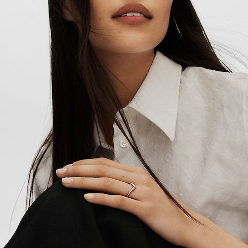 Anello con motivo a V LV Diamonds, oro rosa Gioielli Categorie Wedding Bands | LOUIS VUITTON (Zoom prodotto)