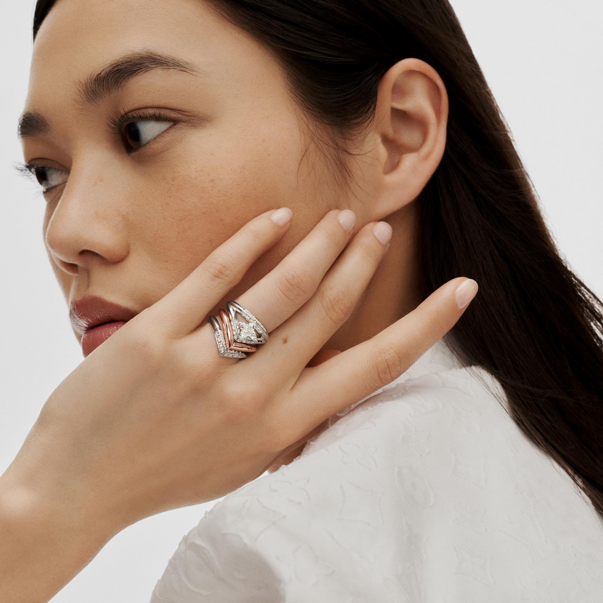 Anello con motivo a V LV Diamonds, oro rosa  Gioielli Categorie Wedding Bands | LOUIS VUITTON (Zoom prodotto)