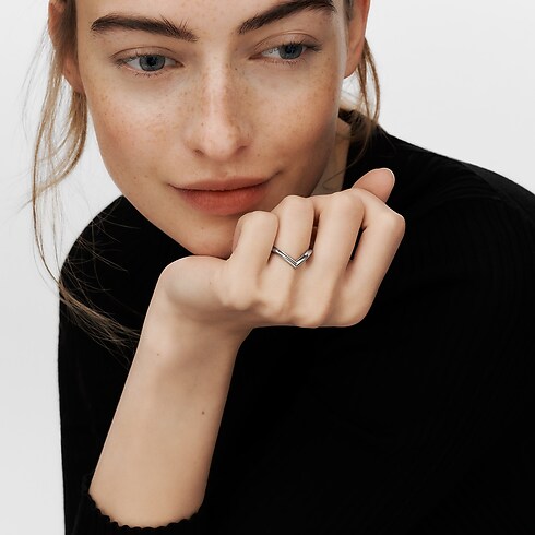 Anello con motivo a V LV Diamonds, platino Gioielli Categorie Wedding Bands | LOUIS VUITTON (Zoom prodotto)