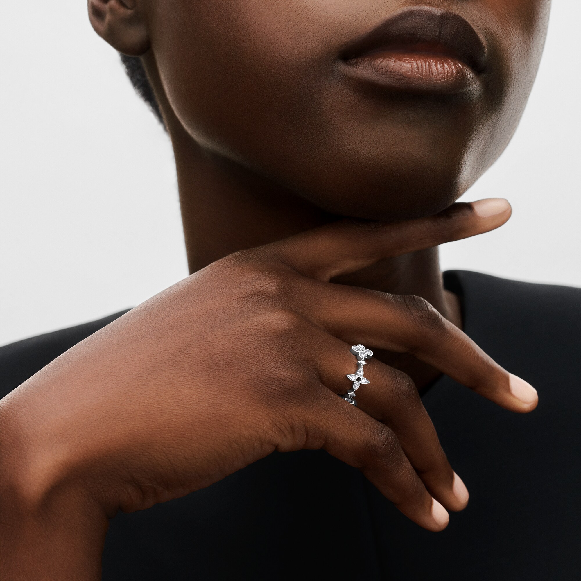 Anello Dentelle, oro bianco e diamanti  Gioielli Categorie Anelli | LOUIS VUITTON (Zoom prodotto)