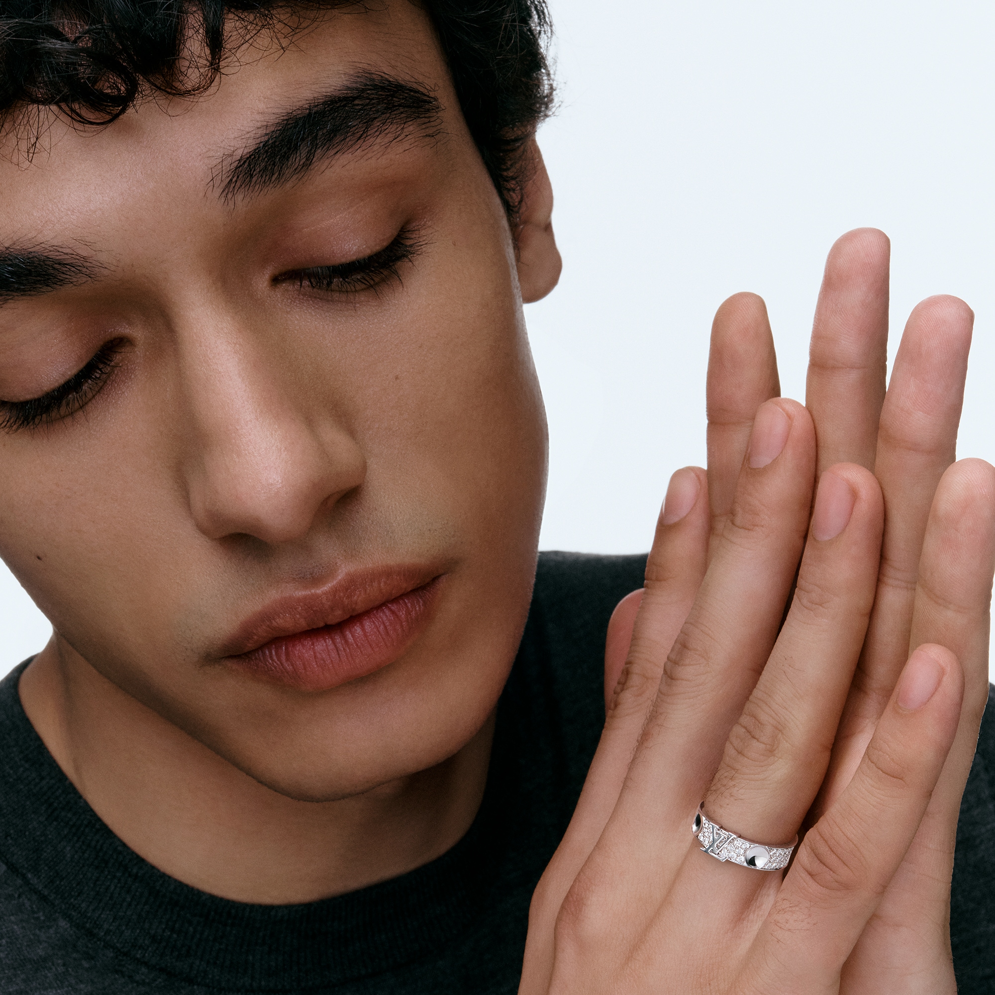 Anello Empreinte medio, oro bianco e diamanti  Gioielli Categorie Anelli | LOUIS VUITTON (Zoom prodotto)