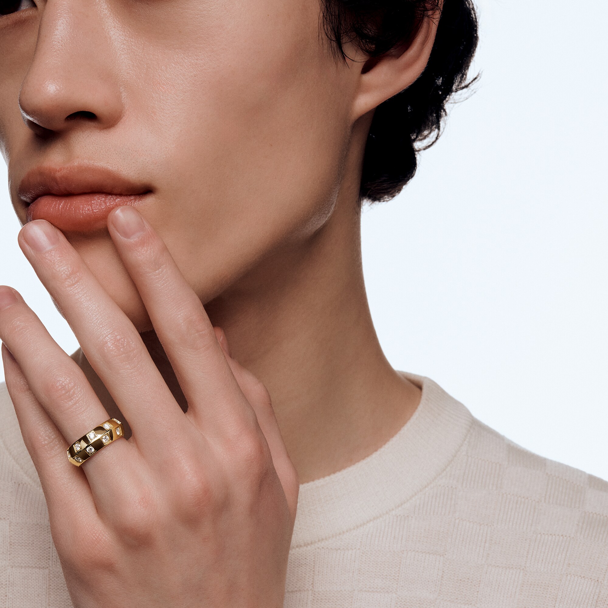 Anello grande Le Damier de Louis Vuitton, oro giallo e diamanti  Gioielli Categorie Anelli | LOUIS VUITTON (Zoom prodotto)