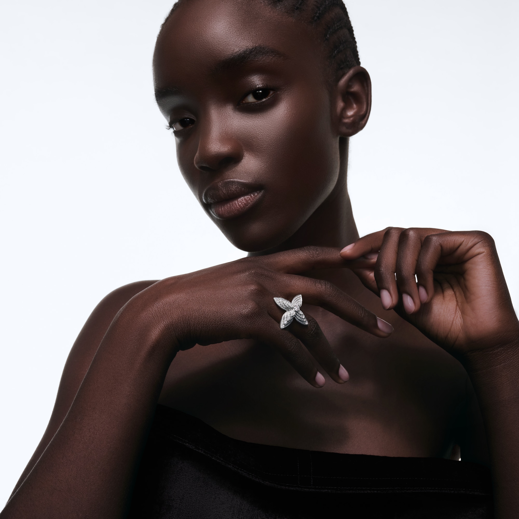 Anello Idylle Blossom, oro bianco e diamanti  Les Extraordinaires Gioielli Anelli | LOUIS VUITTON (Zoom prodotto)