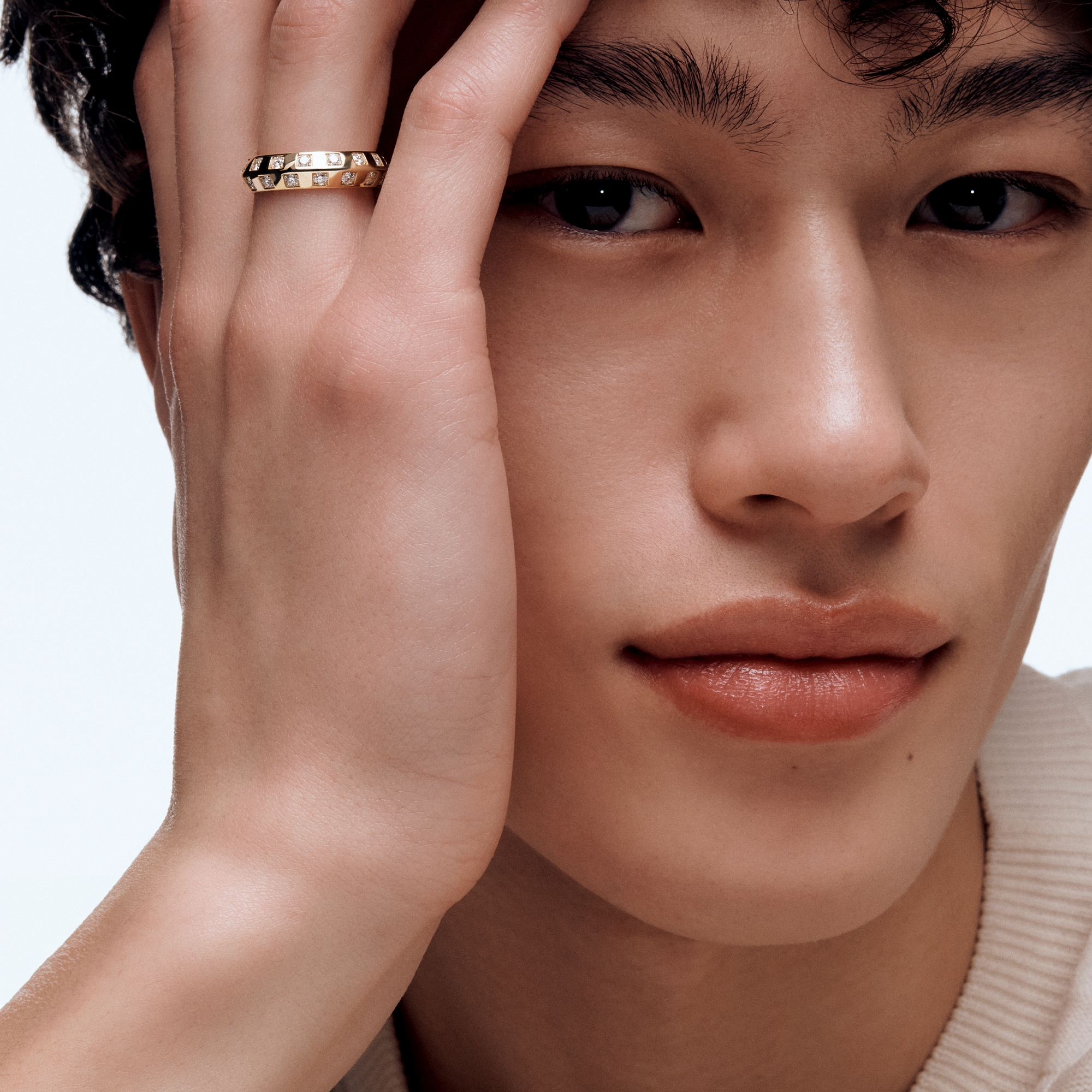 Anello medio Le Damier de Louis Vuitton, oro giallo e diamanti  Gioielli Categorie Anelli | LOUIS VUITTON (Zoom prodotto)