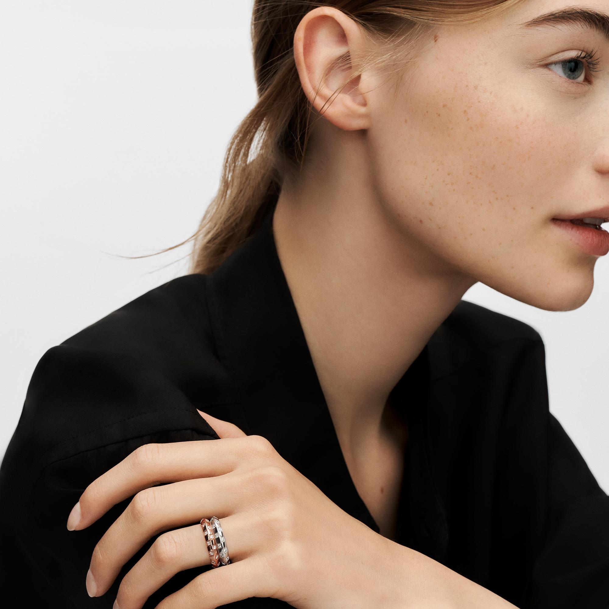 Anello piccolo Le Damier de Louis Vuitton, oro rosa e diamanti  Les Extraordinaires Gioielli Anelli | LOUIS VUITTON (Zoom prodotto)