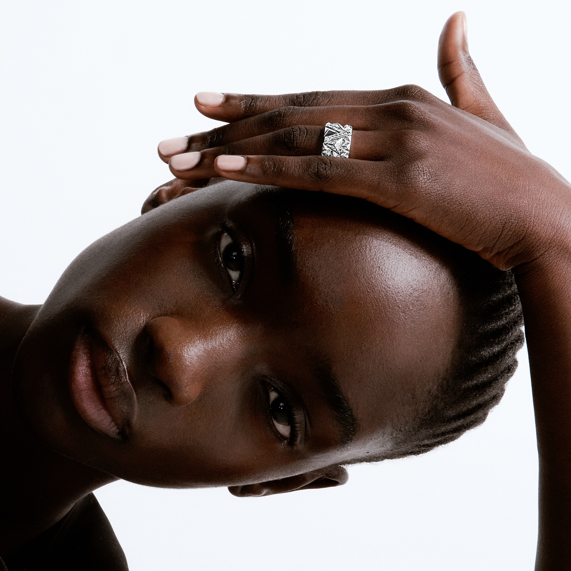 Anello Pure V, oro bianco e diamanti  Gioielli Categorie Anelli | LOUIS VUITTON (Zoom prodotto)