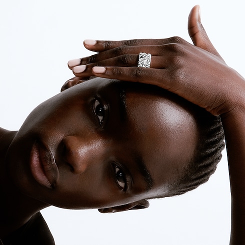 Anello Pure V, oro bianco e diamanti Gioielli Categorie Anelli | LOUIS VUITTON (Zoom prodotto)