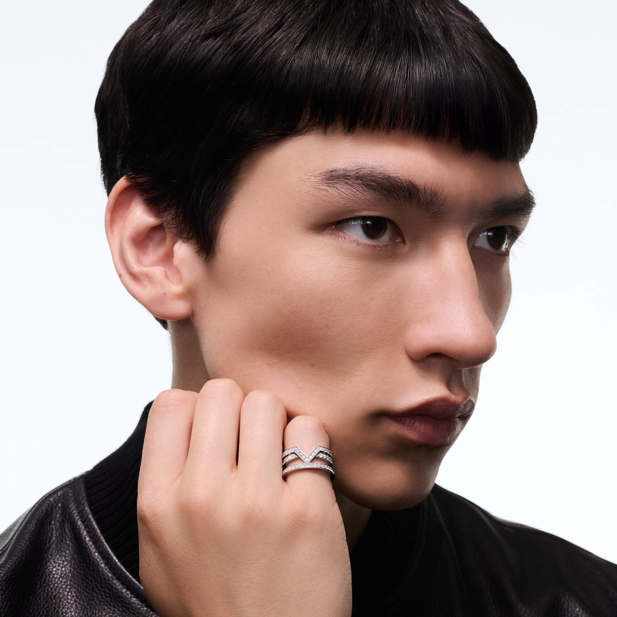 Anello Pure V, oro bianco e diamanti  Les Extraordinaires Gioielli Anelli | LOUIS VUITTON (Zoom prodotto)