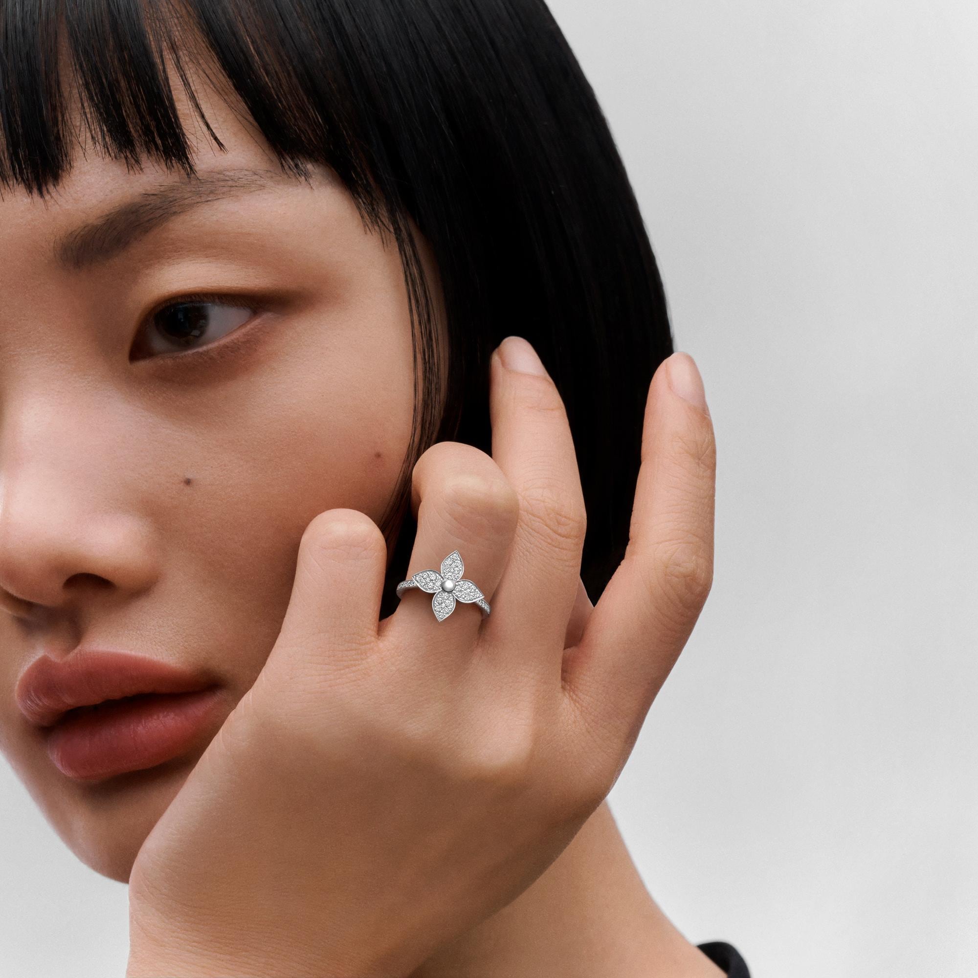 Anello Star Blossom, oro bianco e diamanti  Gioielli Categorie Tutta la Gioielleria | LOUIS VUITTON (Zoom prodotto)