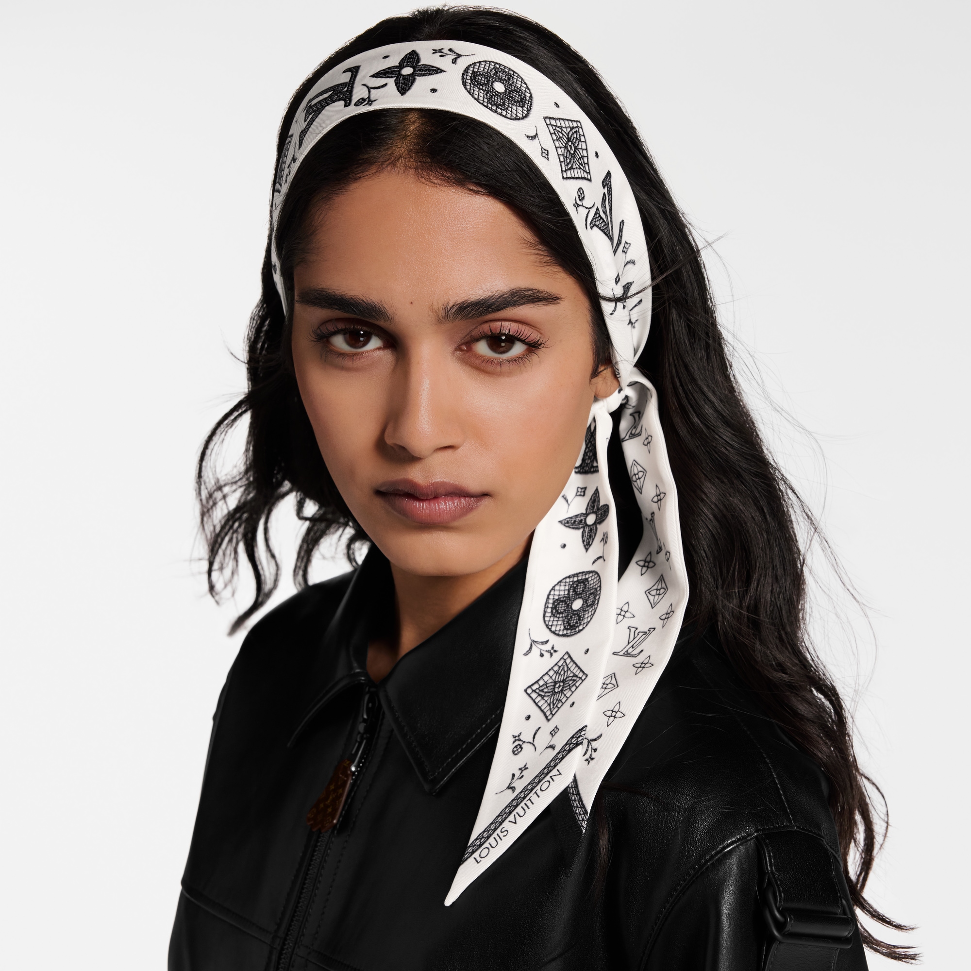 Bandeau Monogram Romance BB S00 Donna Accessori Foulard in seta e Bandeaux | LOUIS VUITTON (Zoom prodotto)