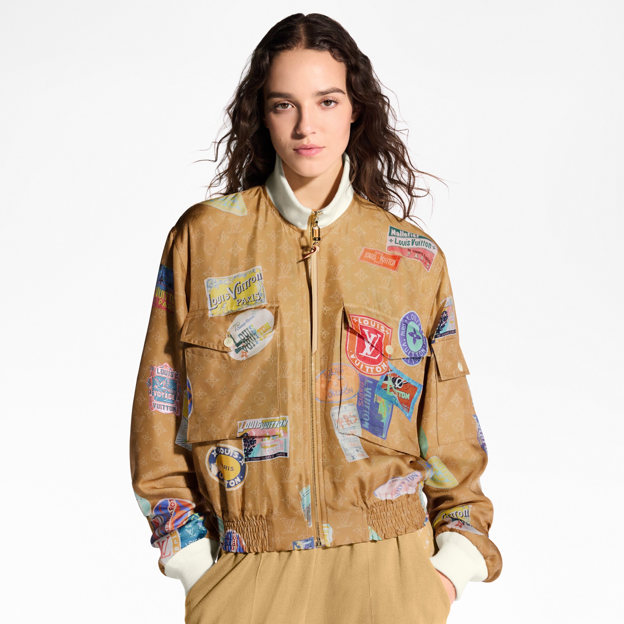 Bomber con motivi di applicazioni ispirate ai viaggi  Donna Abbigliamento Cappotti e Giacche | LOUIS VUITTON (Zoom prodotto)