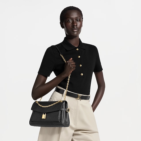 Borsa Anytime con patta cropped worn view