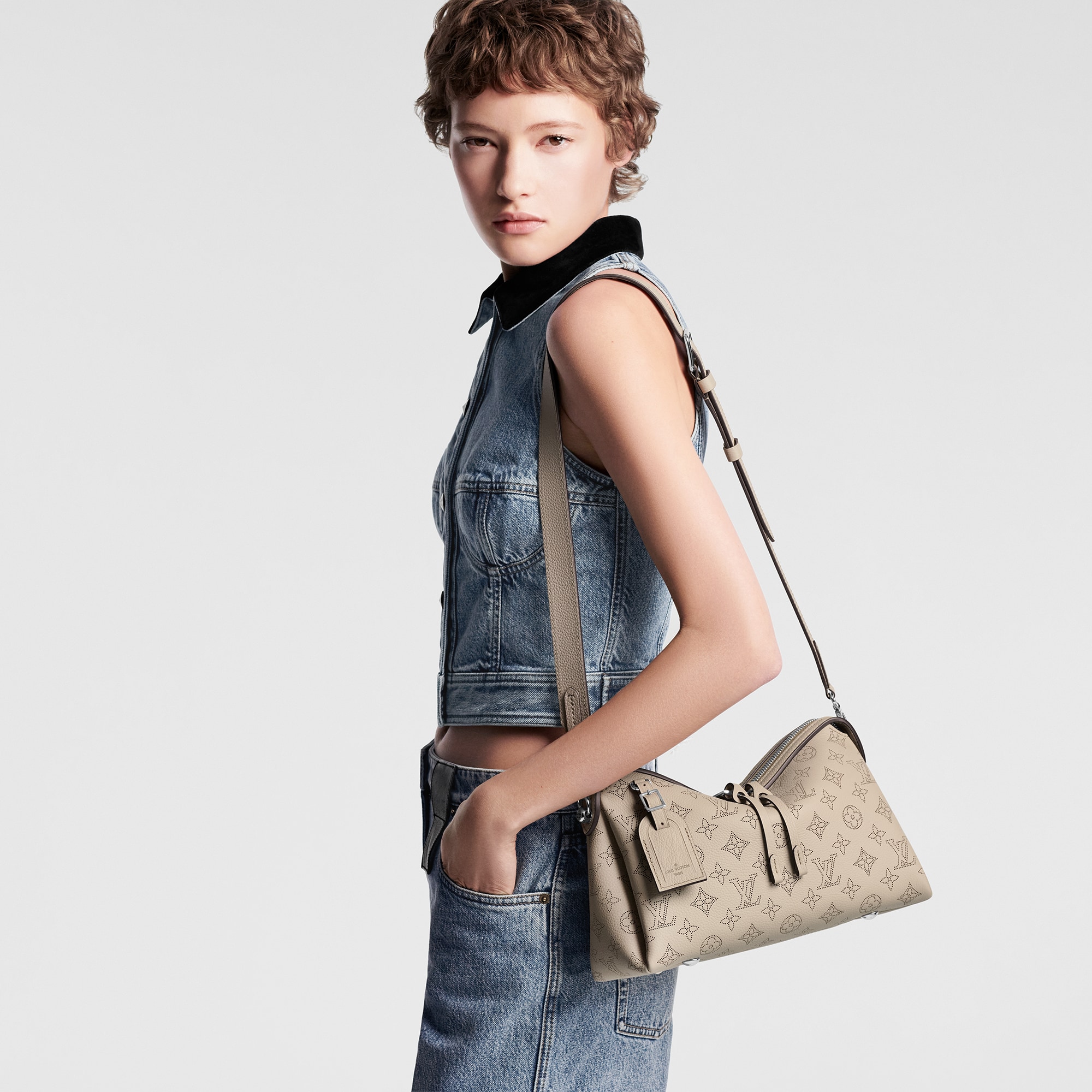 Borsa Hand It All PM Pelle Mahina Donna Borse da Donna Tutte le collezioni | LOUIS VUITTON (Zoom prodotto)