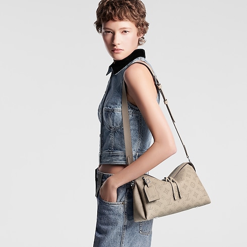 Borsa Hand It All PM Pelle Mahina Donna Borse da Donna Tutte le collezioni | LOUIS VUITTON (Zoom prodotto)