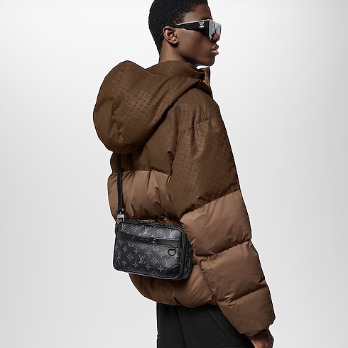 Borsa messenger Alpha Monogram Eclipse Uomo Borse da Uomo Tutte le collezioni | LOUIS VUITTON (Zoom prodotto)