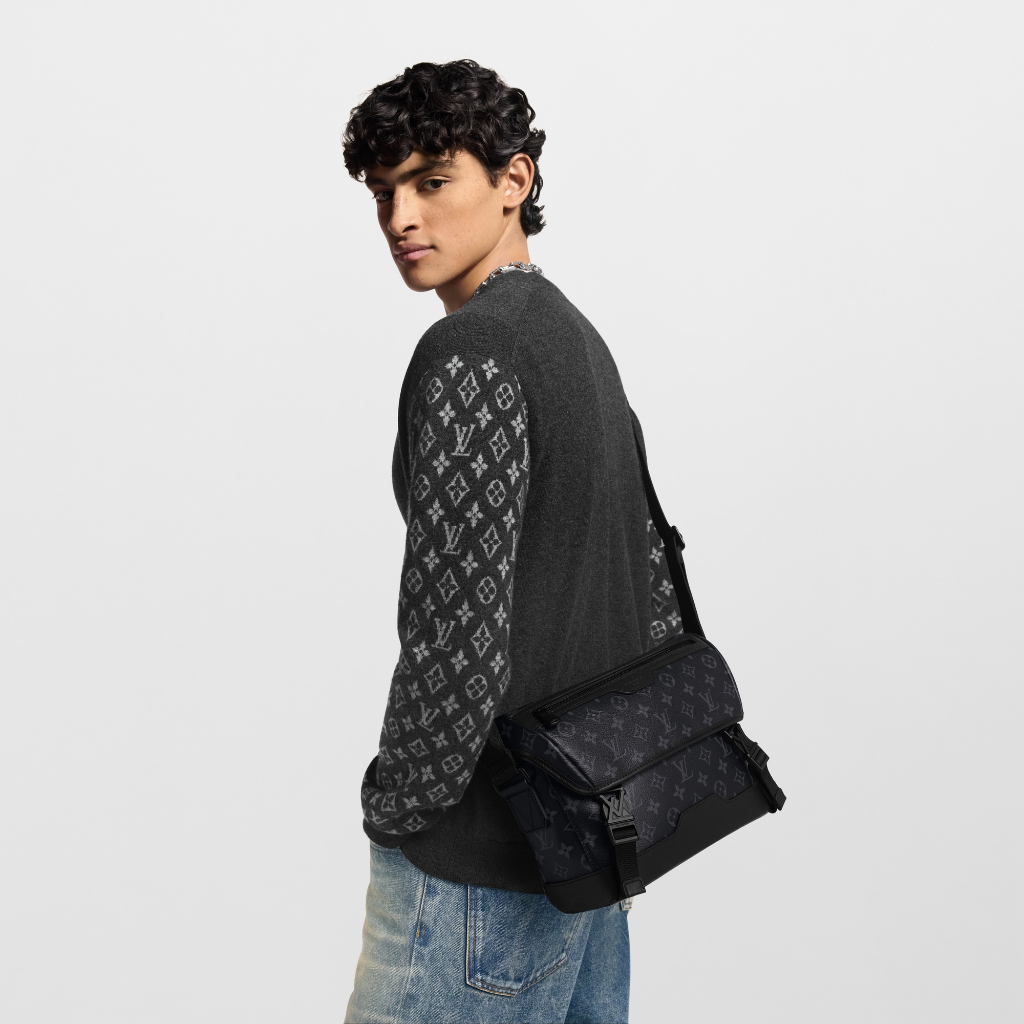 Borsa messenger Voyager PM Tela Monogram Eclipse Borse e Piccola Pelletteria Borse da Uomo Novità | LOUIS VUITTON (Zoom prodotto)
