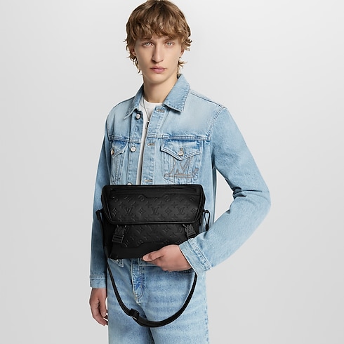 Borsa messenger Voyager PM worn view