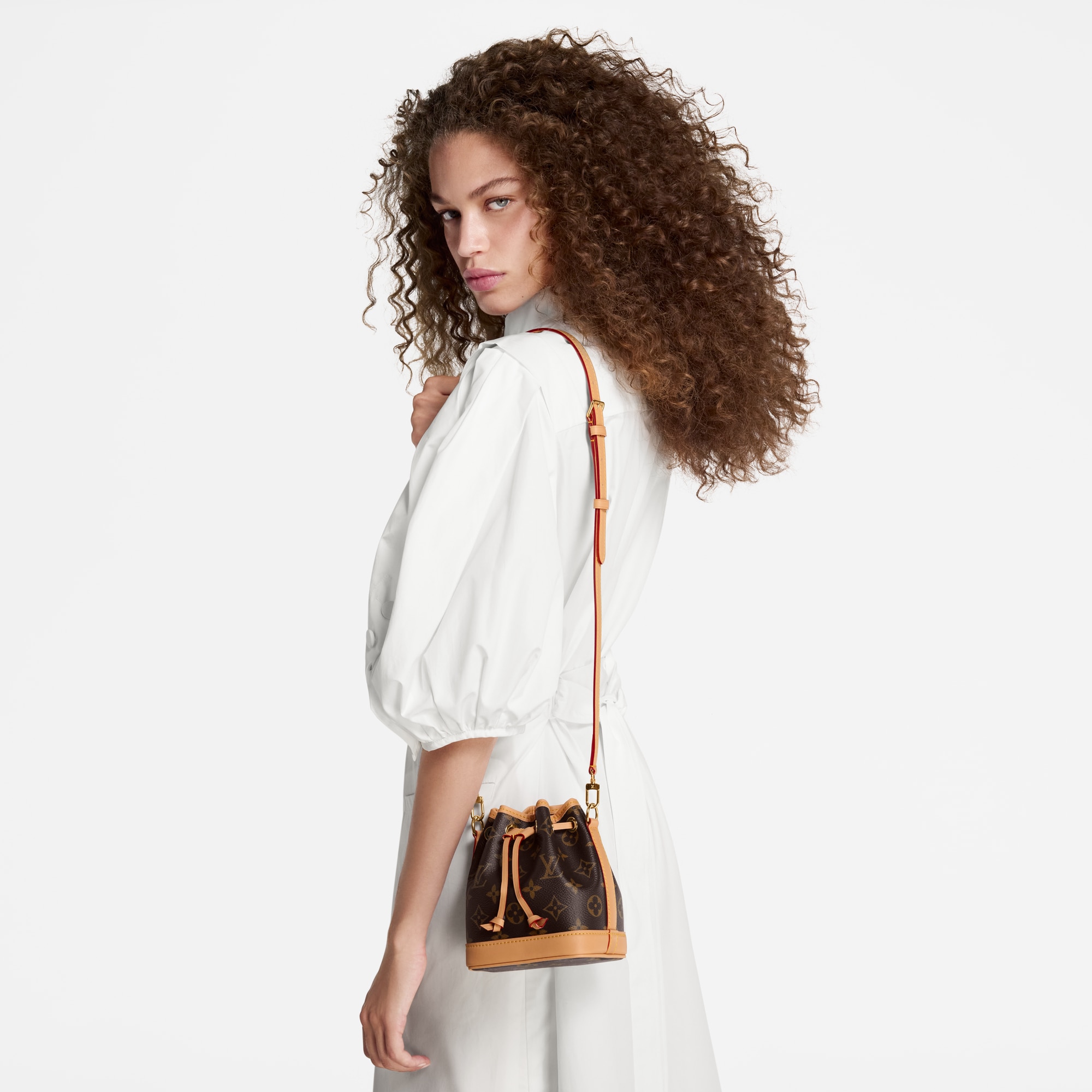 Borsa Nano Noé Tela Monogram Donna Portafogli e Piccola Pelletteria Tutti i Portafogli e Piccola Pelletteria | LOUIS VUITTON (Zoom prodotto)