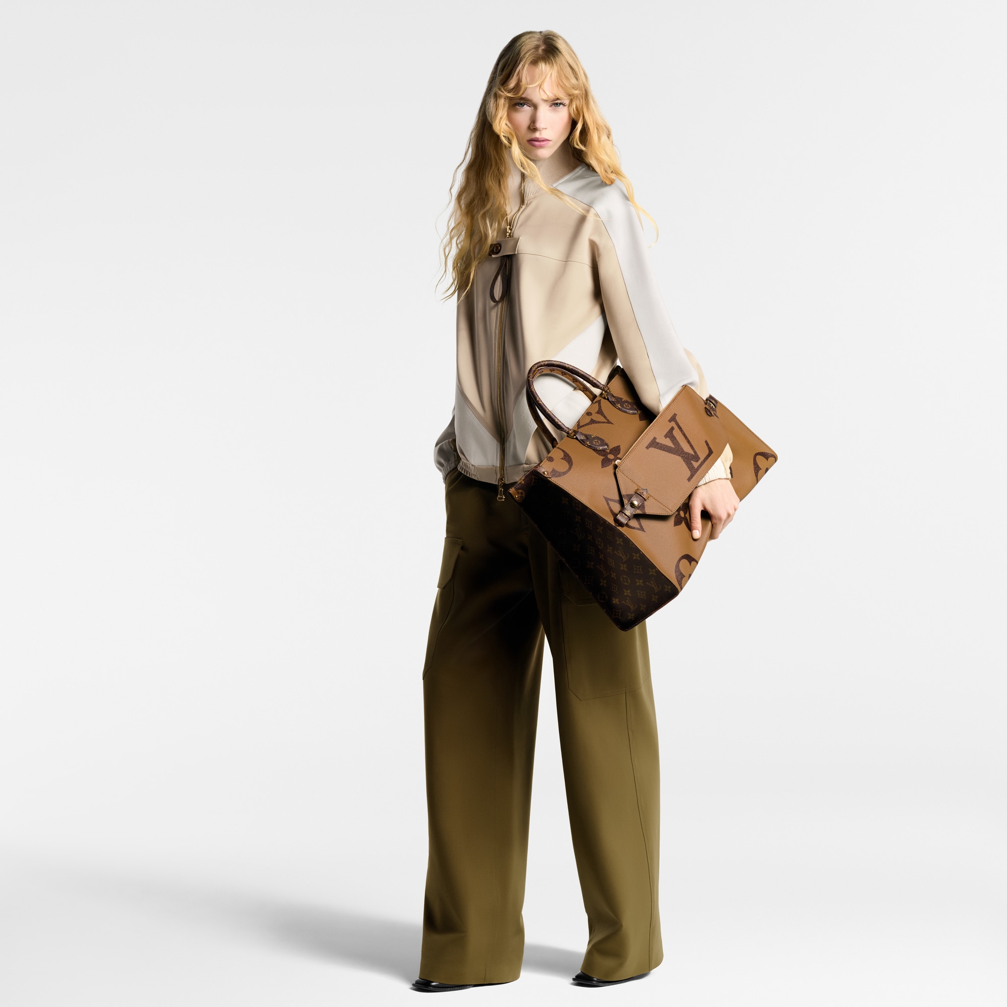 Borsa OnTheGo Voyage Monogram Reverse Canvas Donna Borse da Donna Borse da donna | LOUIS VUITTON (Zoom prodotto)