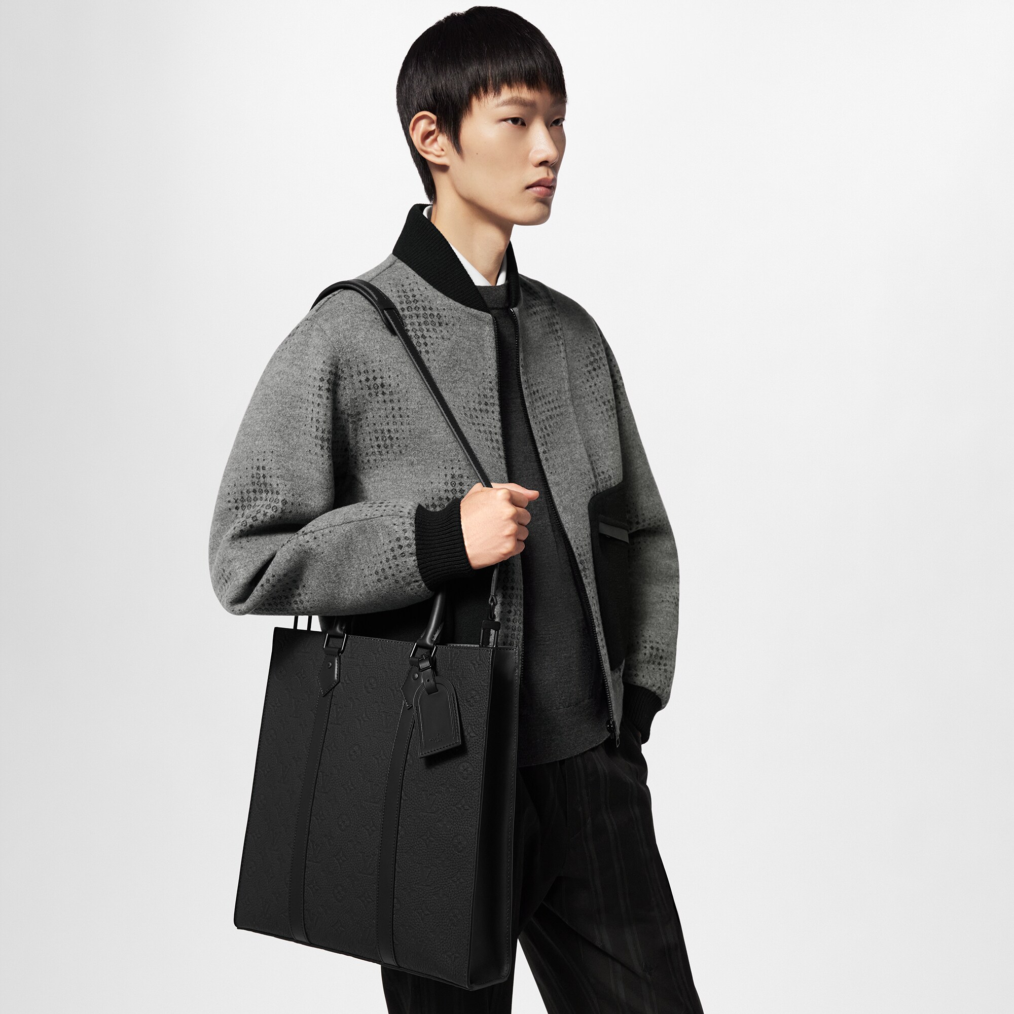 Borsa Sac Plat NV Monogram in pelle Taurillon Uomo Borse da Uomo All Collections | LOUIS VUITTON (Zoom prodotto)