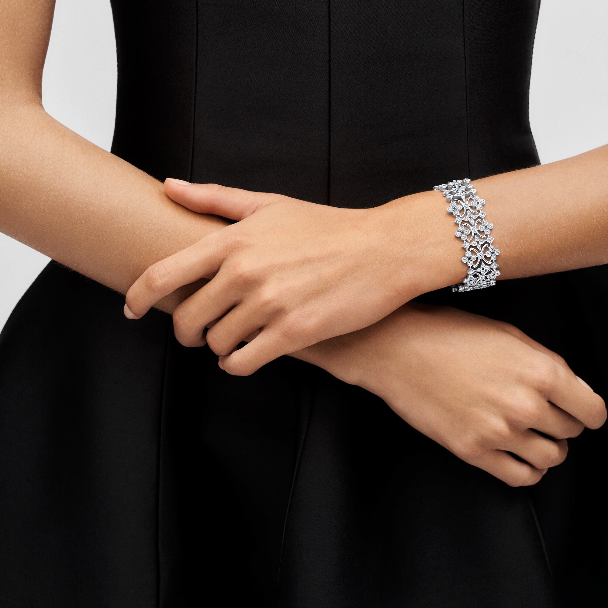 Bracciale Dentelle Masterpiece, oro bianco e diamanti  Gioielli Categorie Tutta la Gioielleria | LOUIS VUITTON (Zoom prodotto)