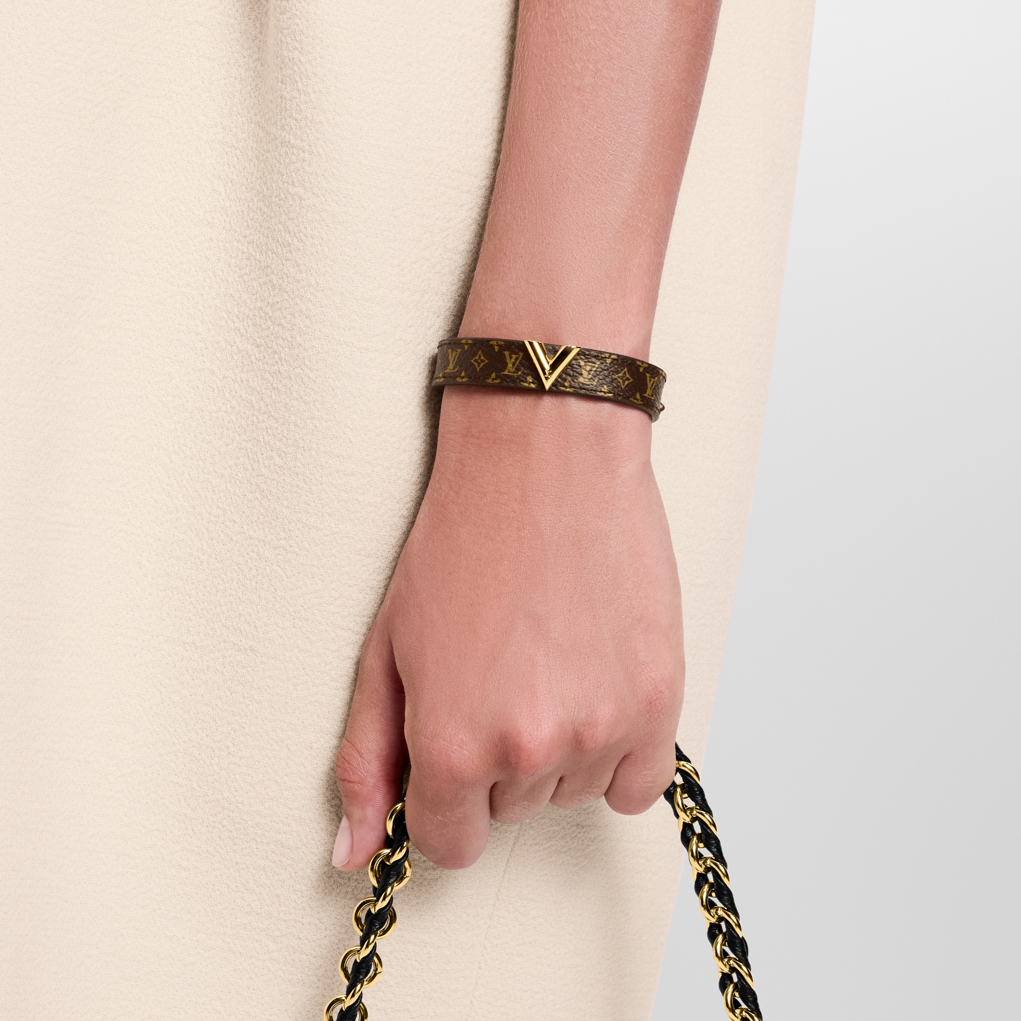 Bracciale Essential V Autres Toiles Monogram Donna Accessori Bracciali in Pelle | LOUIS VUITTON (Zoom prodotto)