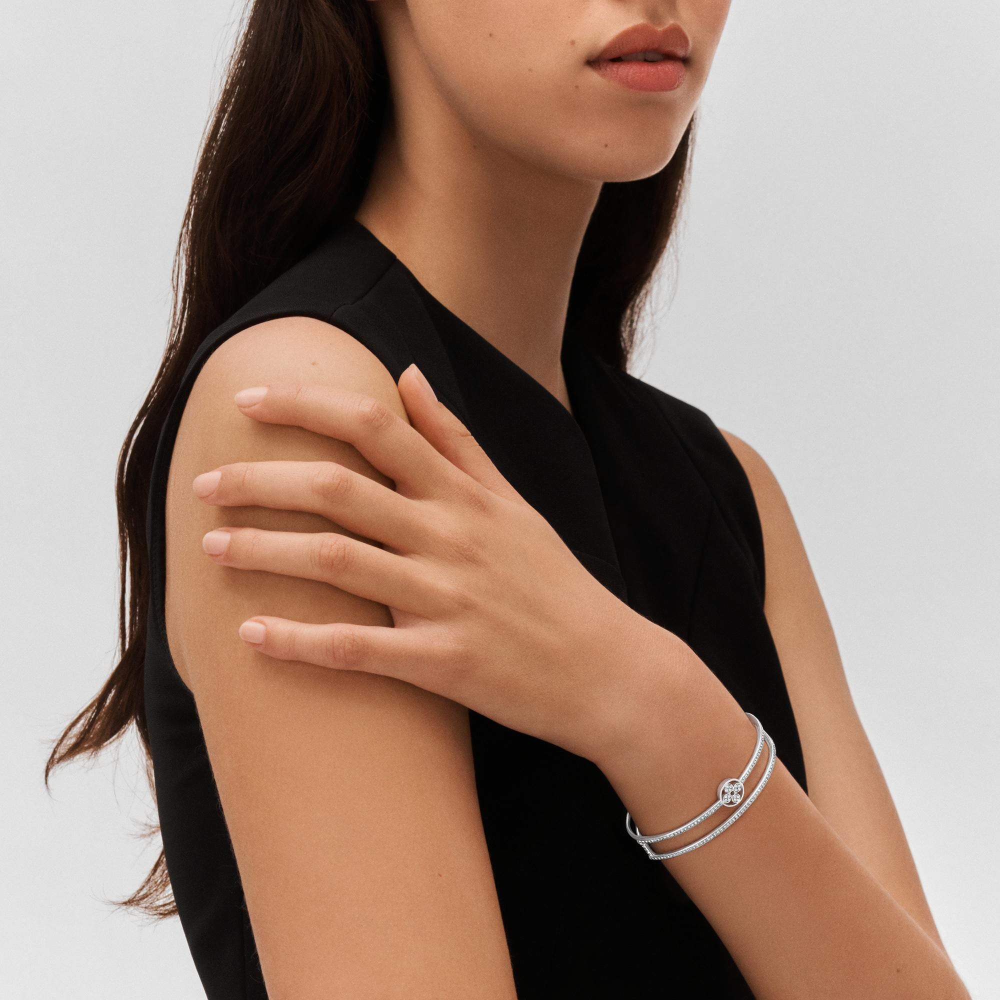 Bracciale Idylle Blossom a doppio filo, oro bianco e diamanti  Gioielli Categorie Tutta la Gioielleria | LOUIS VUITTON (Zoom prodotto)