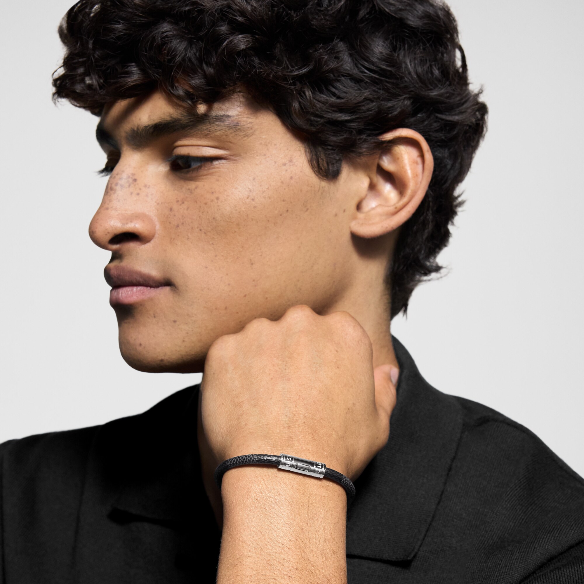 Bracciale Keep It Tela Damier Graphite Uomo Fashion Bijoux Tutta la Gioielleria | LOUIS VUITTON (Zoom prodotto)