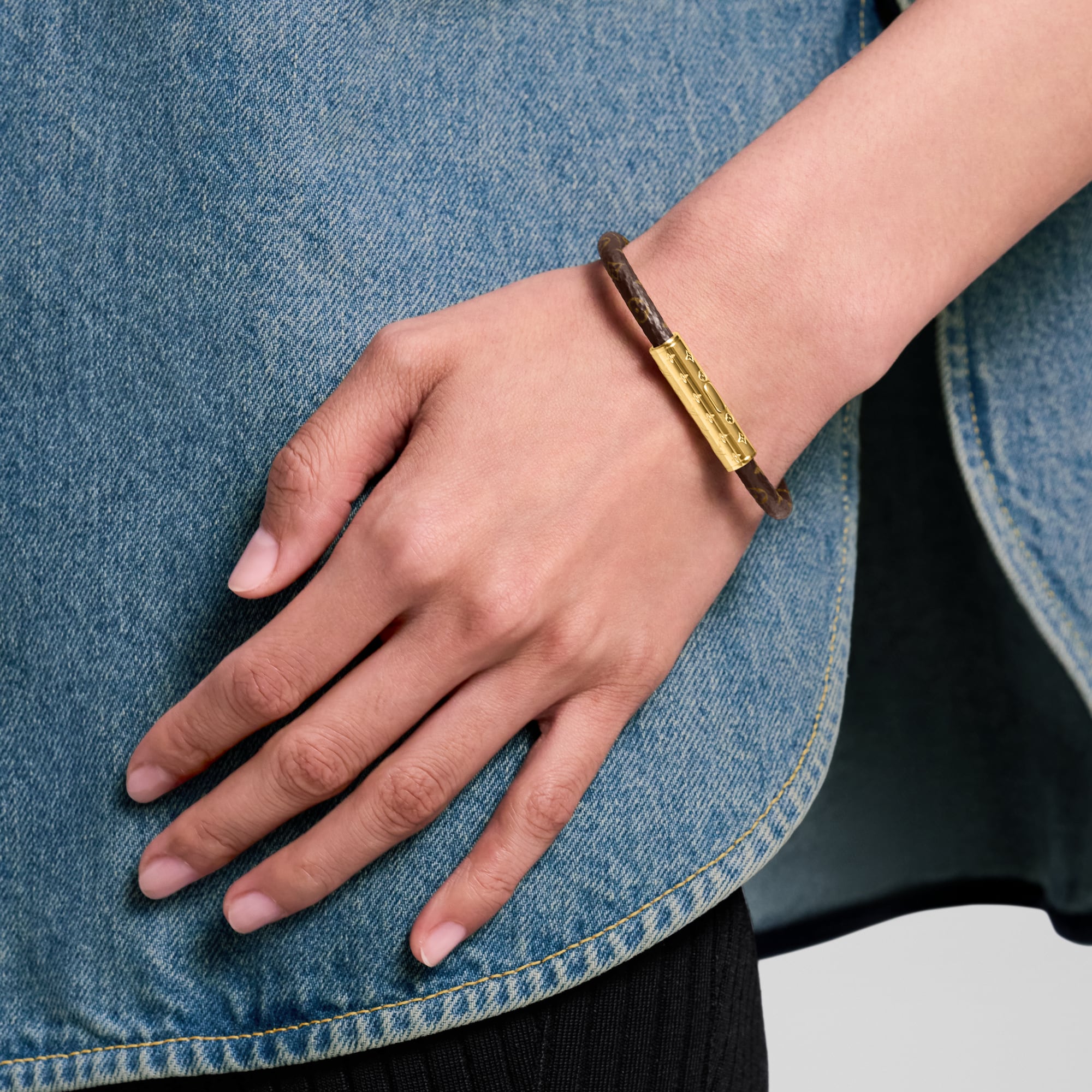 Bracciale LV Confidential Tela Monogram Donna Fashion Bijoux Tutta la collezione | LOUIS VUITTON (Zoom prodotto)