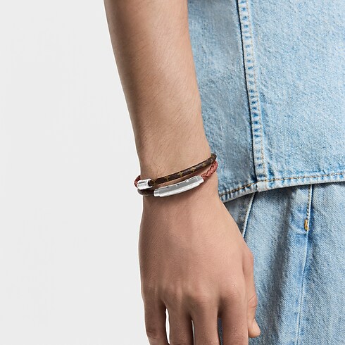 Bracciale LV Double Spin Monogram Heritage cropped worn view