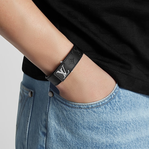 Bracciale LV Slim Shadow Monogram Shadow Uomo Fashion Bijoux Bracciali | LOUIS VUITTON (Zoom prodotto)