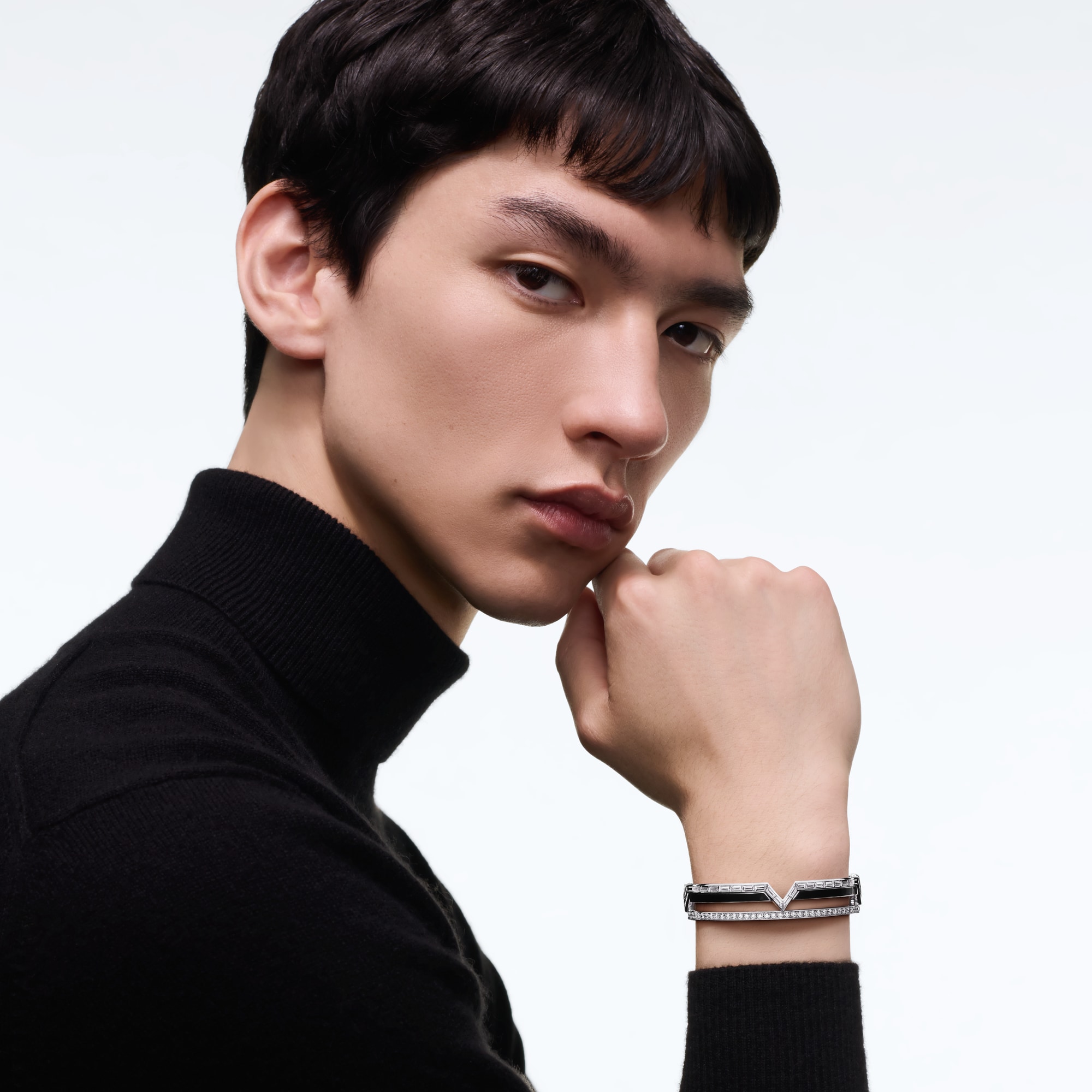 Bracciale Pure V, oro bianco, smalto e diamanti  Les Extraordinaires Gioielli Bracciali | LOUIS VUITTON (Zoom prodotto)