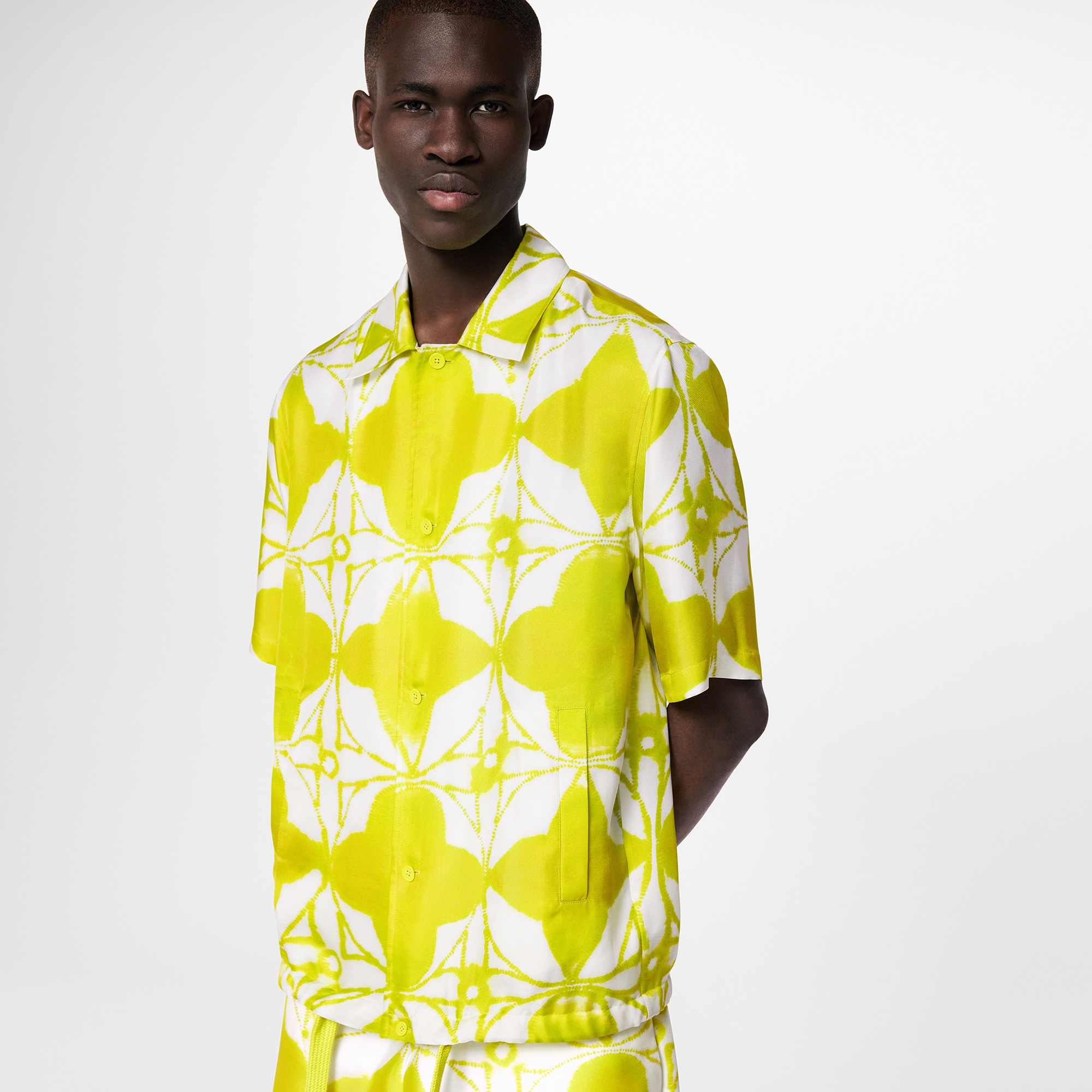 Camicia a maniche corte con motivo Monogram Shibori  Uomo Abbigliamento Camicie | LOUIS VUITTON (Zoom prodotto)