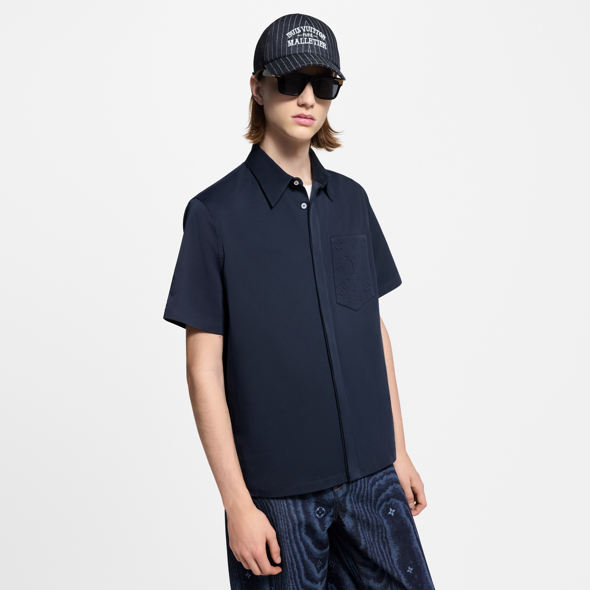 Camicia a maniche corte con motivo Monogram sulla tasca  Uomo Abbigliamento Camicie | LOUIS VUITTON (Zoom prodotto)