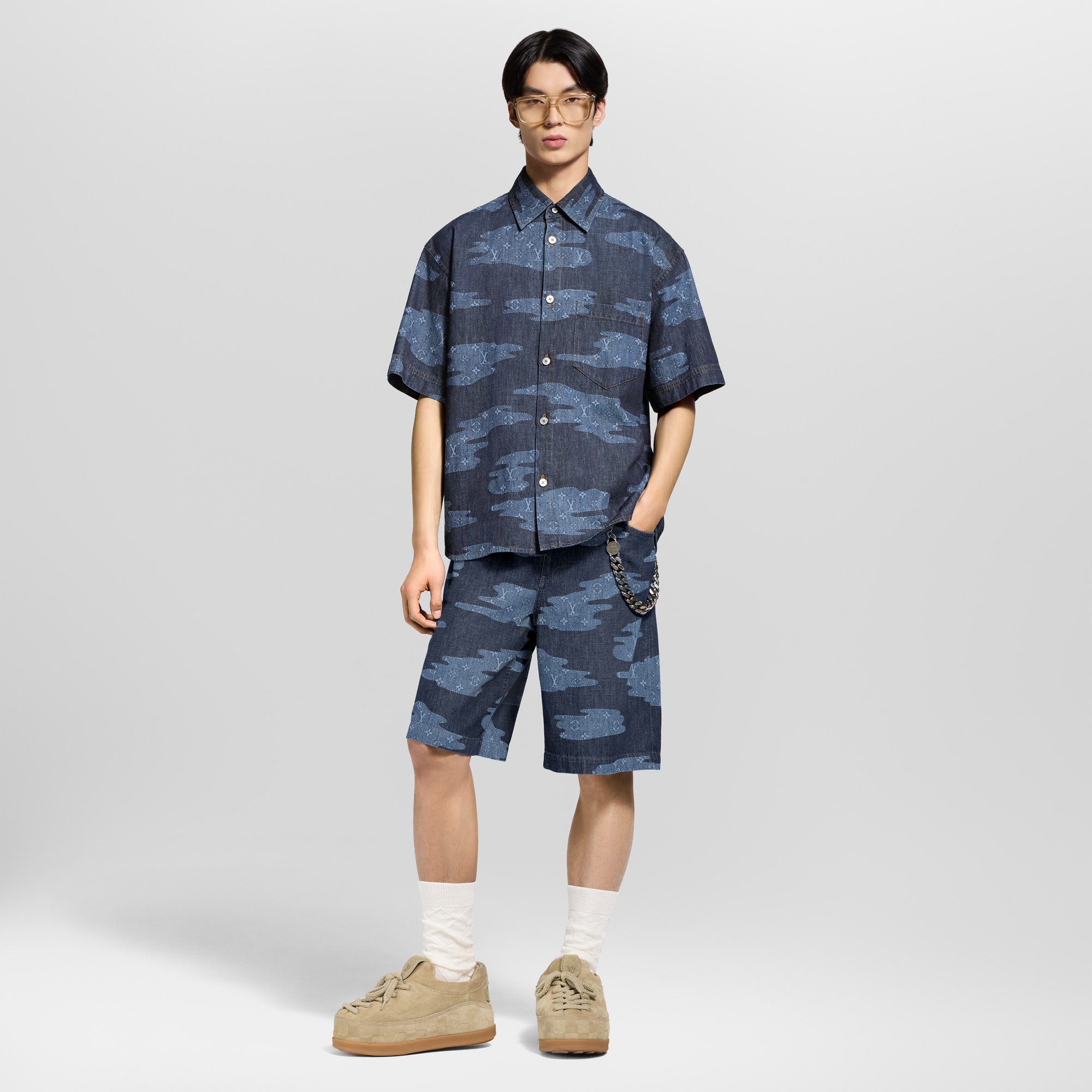 Camicia a maniche corte in chambray con motivo Monogram  Uomo Abbigliamento Collezione Denim | LOUIS VUITTON (Zoom prodotto)