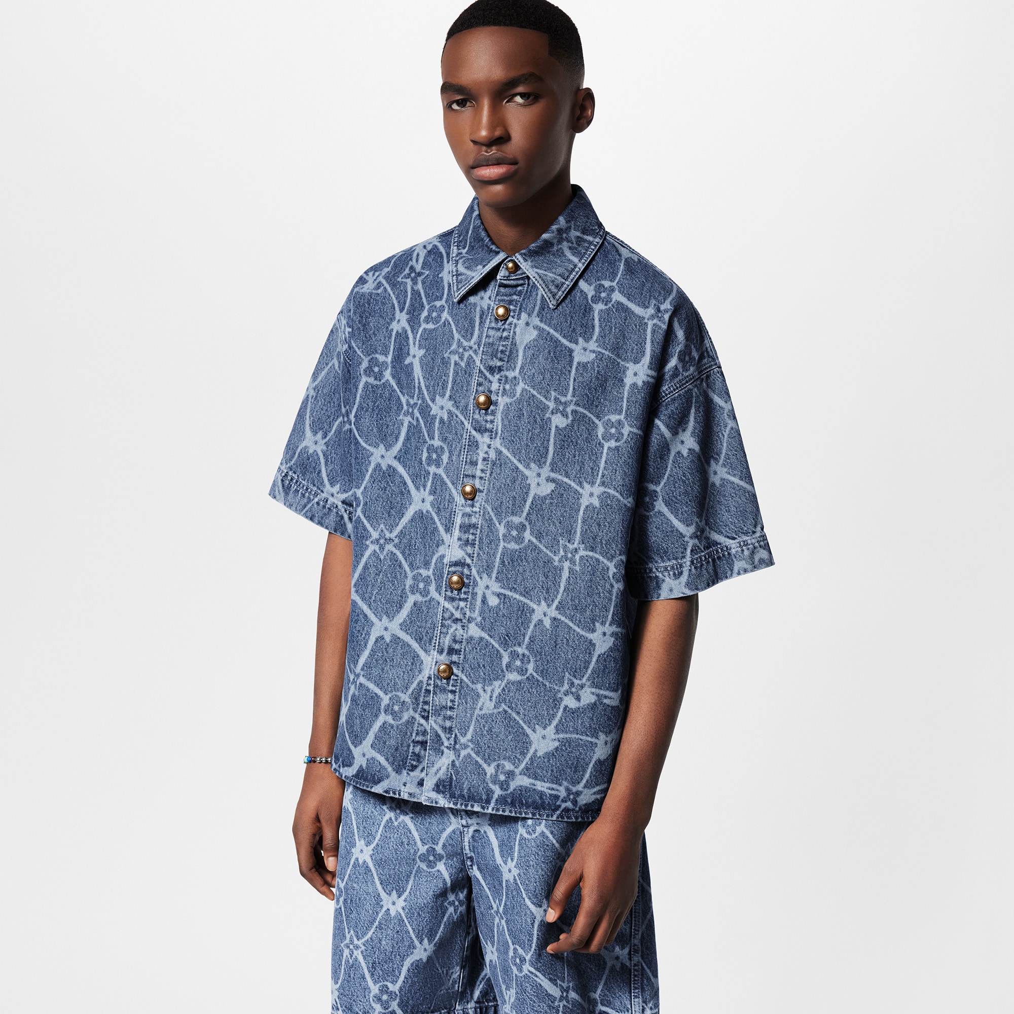 Camicia a maniche corte in denim con motivo Monogram stampato  Uomo Abbigliamento Camicie | LOUIS VUITTON (Zoom prodotto)
