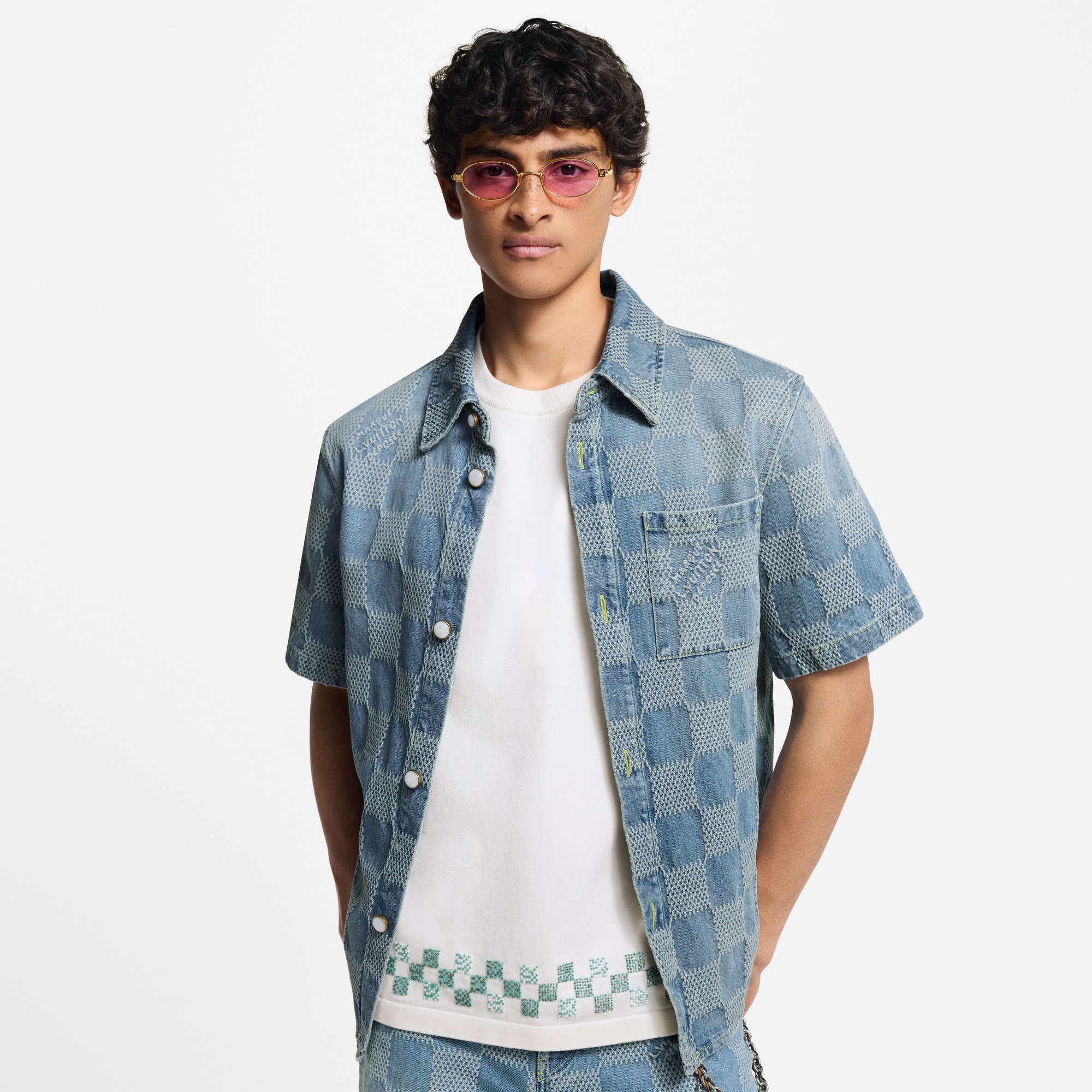 Camicia a maniche corte in denim leggero con motivo Damier 3D  Uomo Abbigliamento Camicie | LOUIS VUITTON (Zoom prodotto)