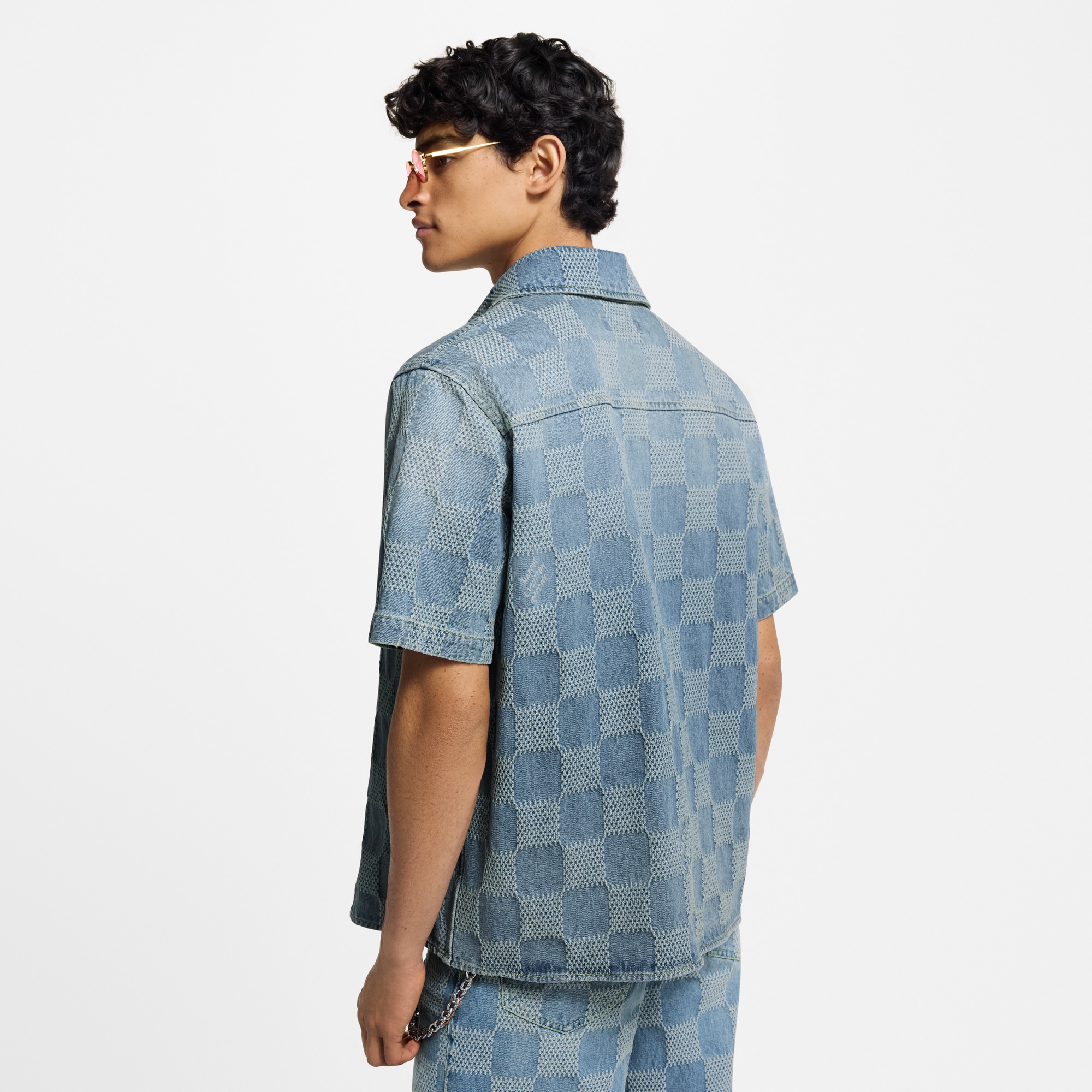 Camicia a maniche corte in denim leggero con motivo Damier 3D  Uomo Abbigliamento Camicie | LOUIS VUITTON (Zoom prodotto)