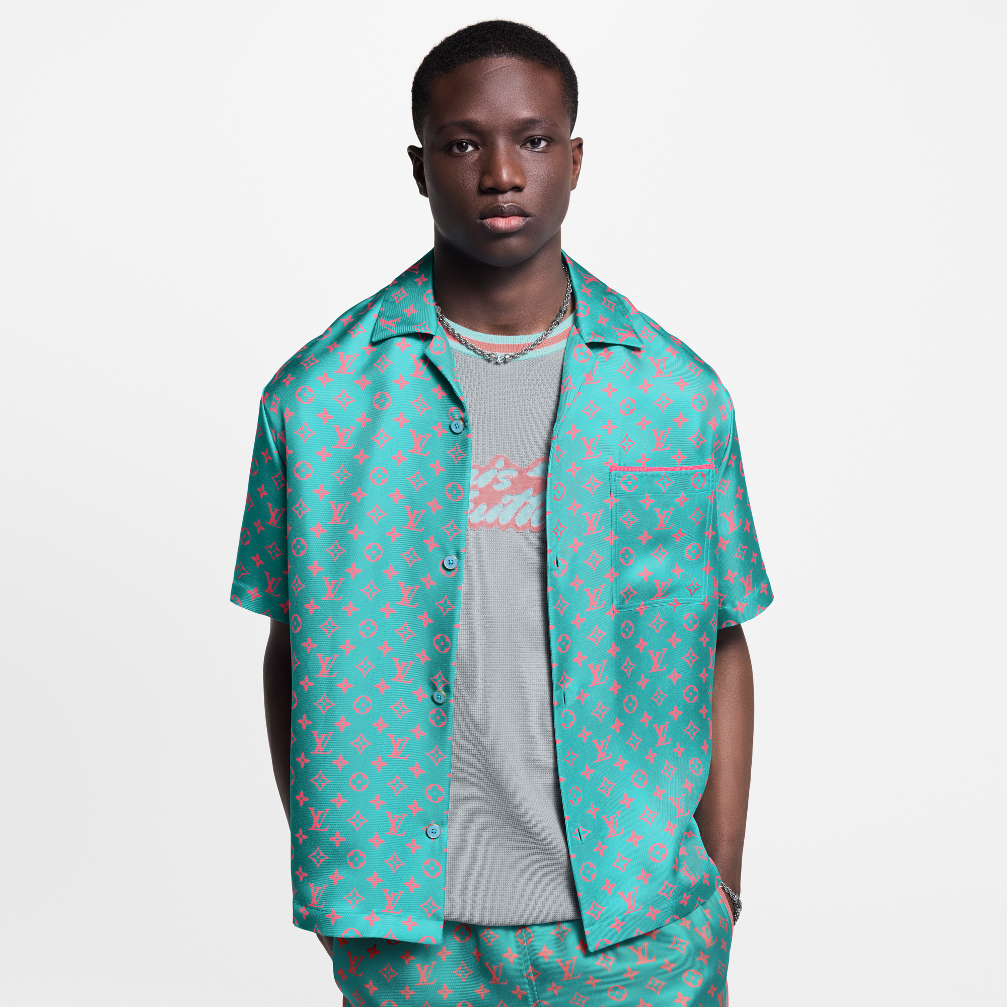 Camicia a maniche corte in seta con motivo Monogram  Uomo Abbigliamento Camicie | LOUIS VUITTON (Zoom prodotto)