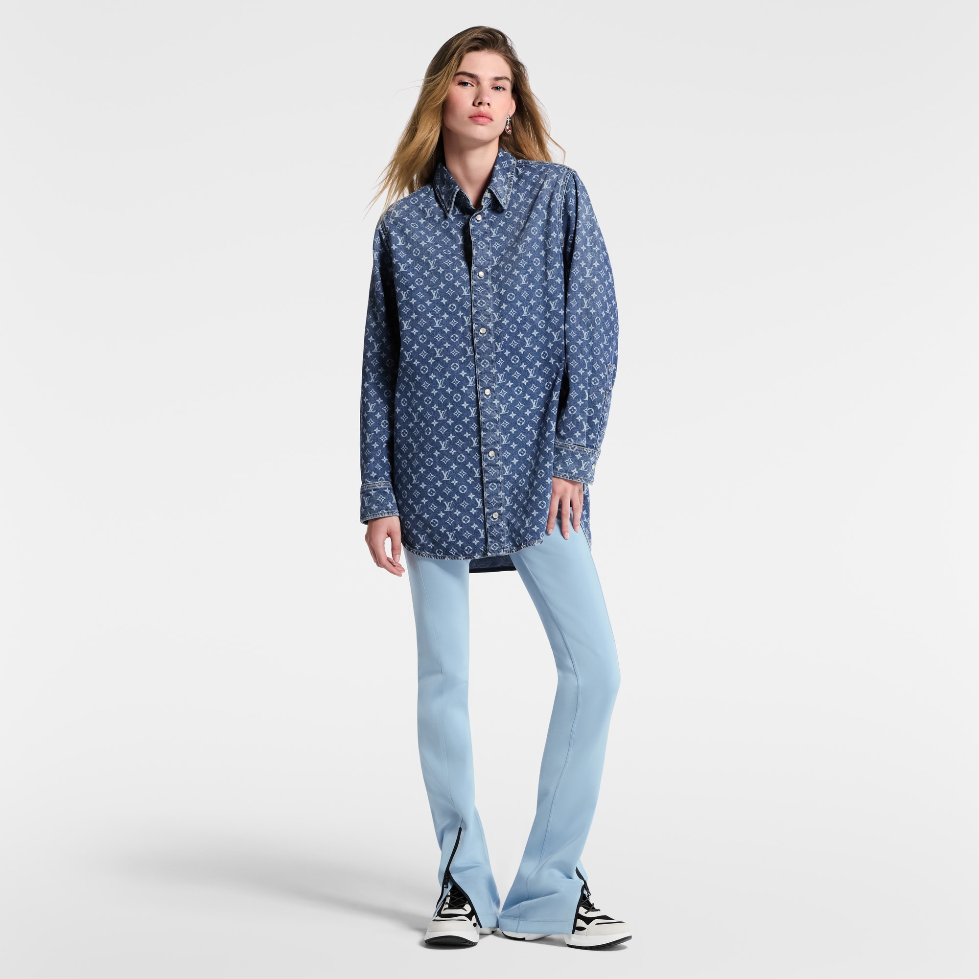 Camicia in denim con motivo Monogram  Donna Abbigliamento Camicie e T-Shirt | LOUIS VUITTON (Zoom prodotto)