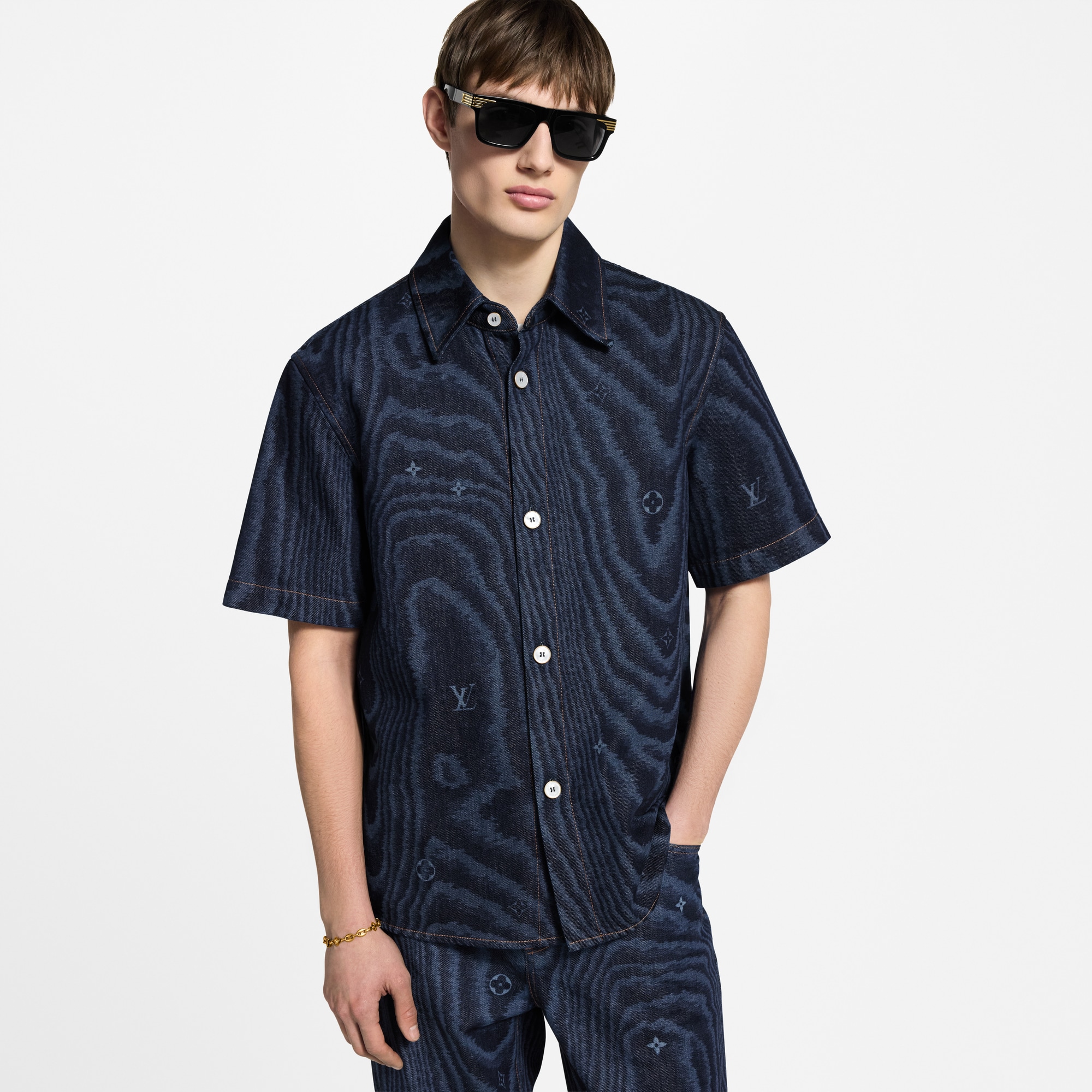 Camicia in jeans a maniche corte  Uomo Abbigliamento Camicie | LOUIS VUITTON (Zoom prodotto)