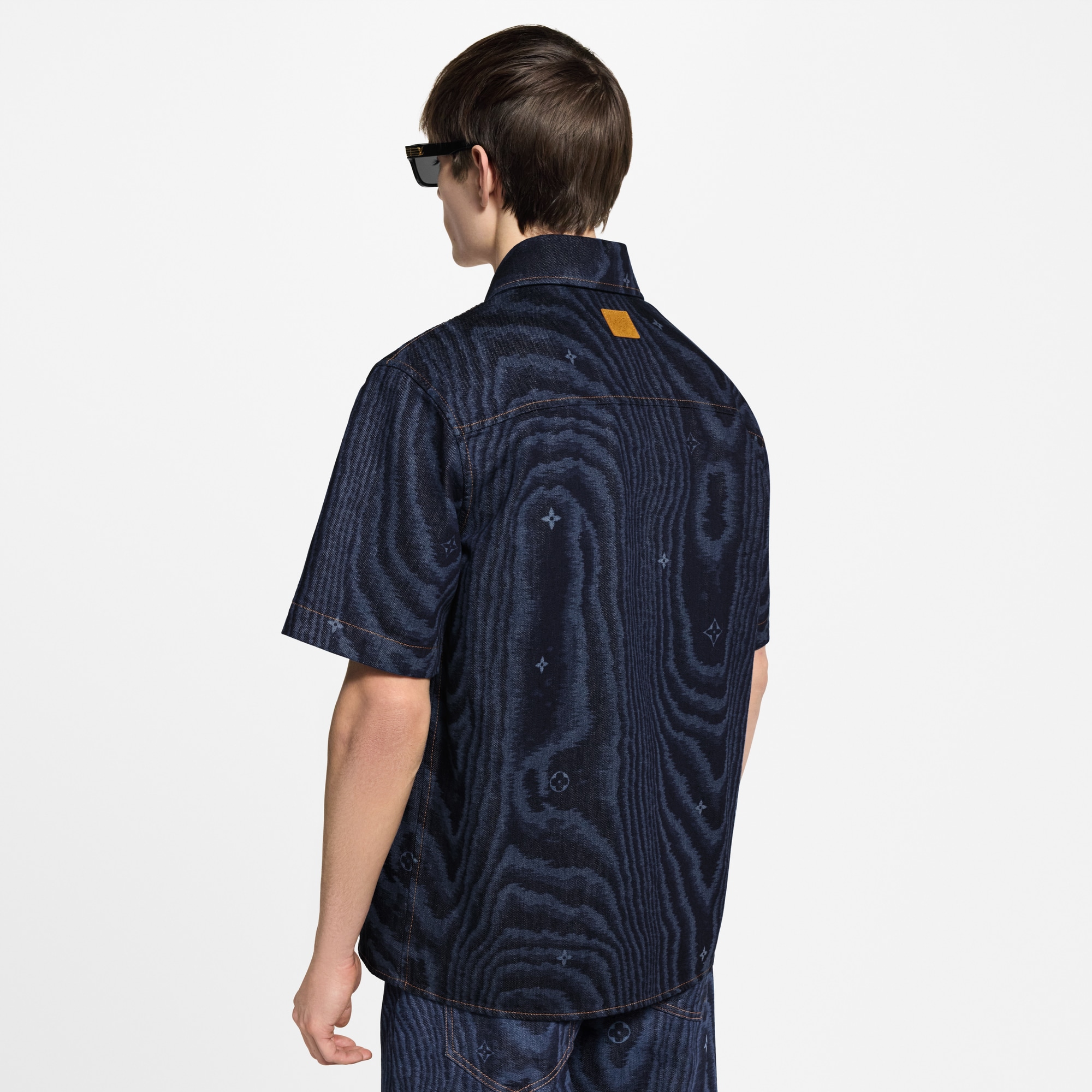 Camicia in jeans a maniche corte  Uomo Abbigliamento Camicie | LOUIS VUITTON (Zoom prodotto)