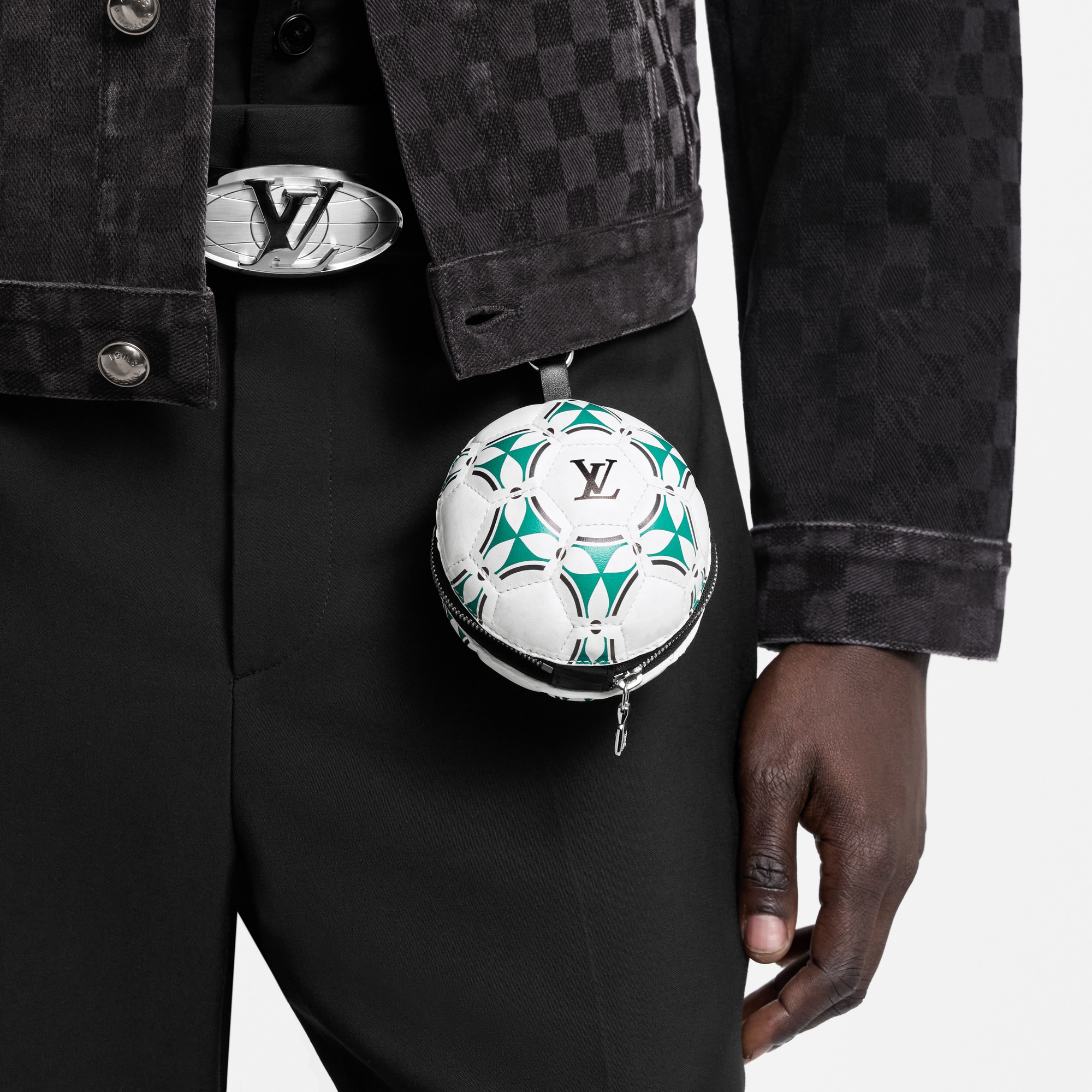 Charm per borse a pochette LV Football S00 Uomo Accessori Portachiavi e Charms per Borse | LOUIS VUITTON (Zoom prodotto)