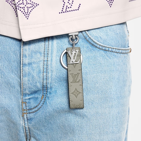 Charm per borse e portachiavi LV Shadow Dragonne S00 Uomo Accessori Portachiavi e Charms per Borse | LOUIS VUITTON (Zoom prodotto)