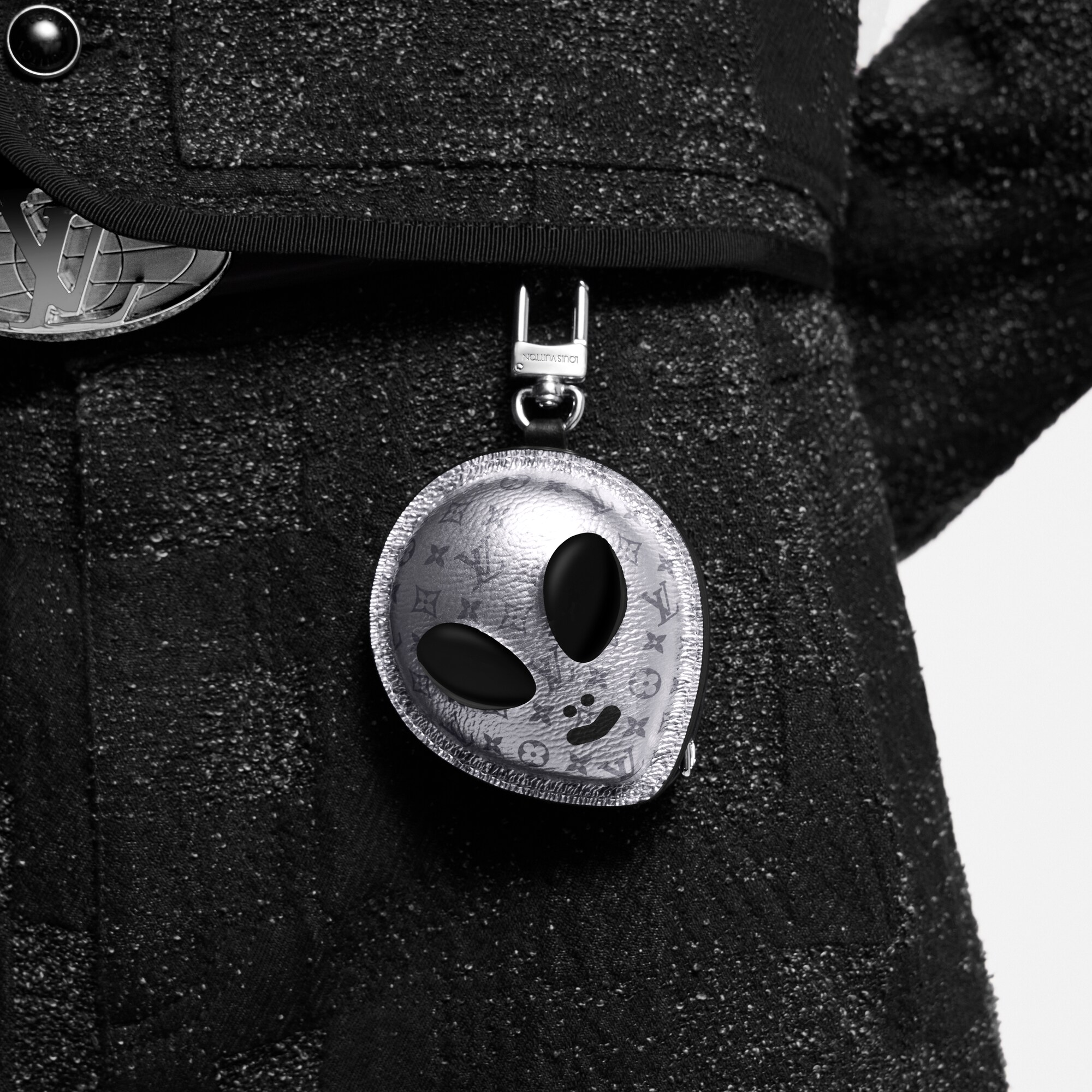 Charm per borse LV Alien S00 Uomo Accessori Portachiavi e Charms per Borse | LOUIS VUITTON (Zoom prodotto)