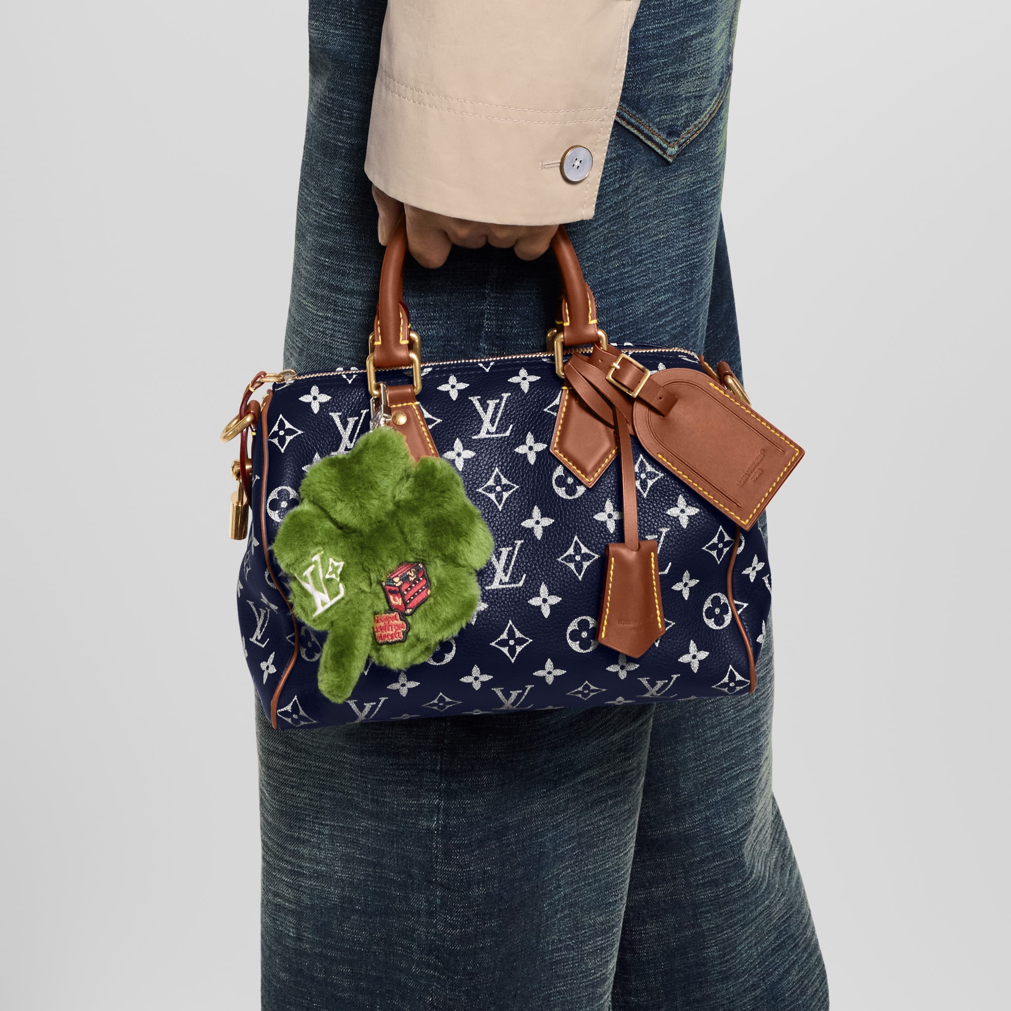 Charm per borse LV Lucky Trefoil S00 Uomo Accessori Portachiavi e Charms per Borse | LOUIS VUITTON (Zoom prodotto)